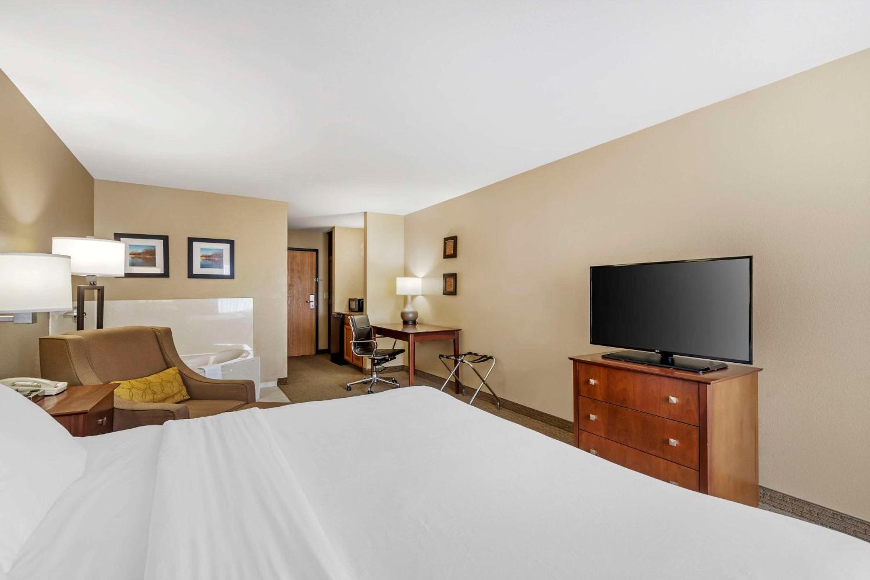 King Room with Spa Bath- Non-Smoking - Photo 1