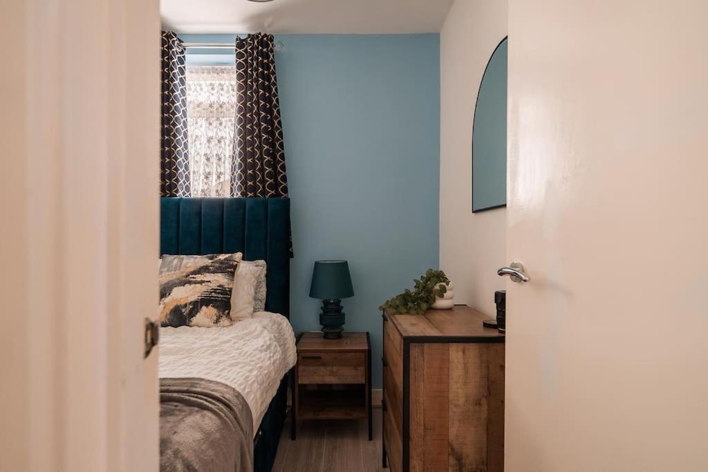 Three-Bedroom House photo 2