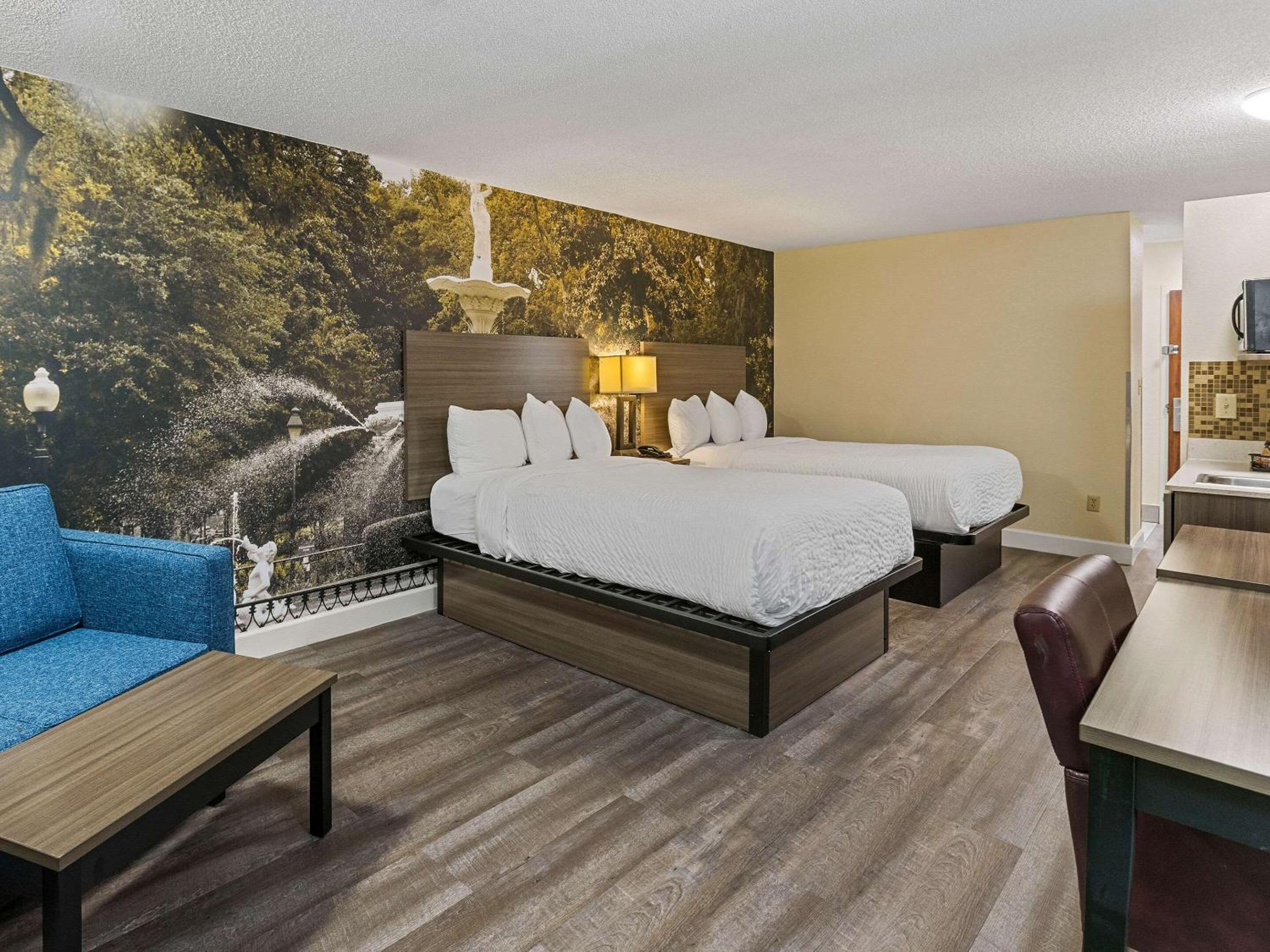 Queen Suite with Two Queen Beds - Non-Smoking - Photo 1