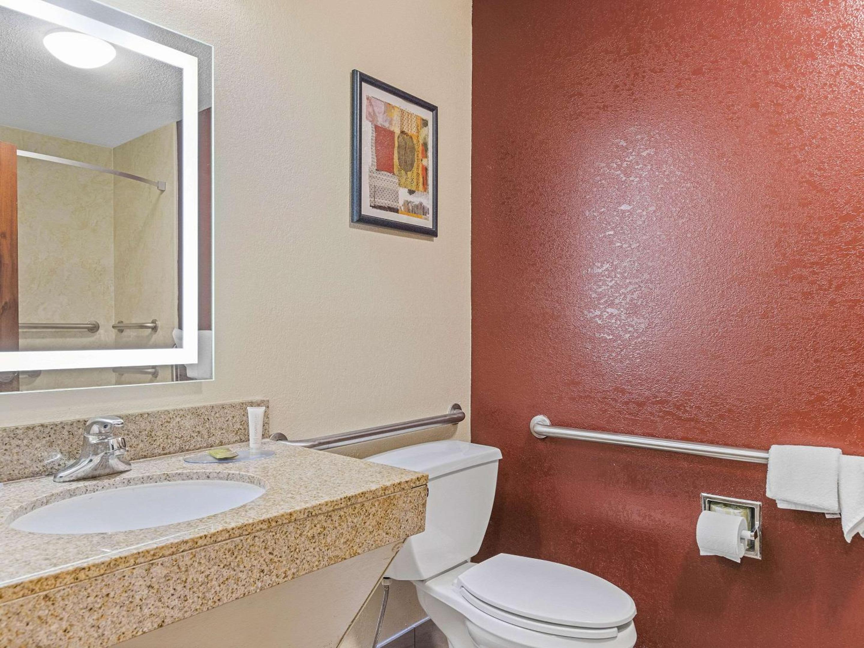 King Room - Accessible/Non-Smoking - Photo 3