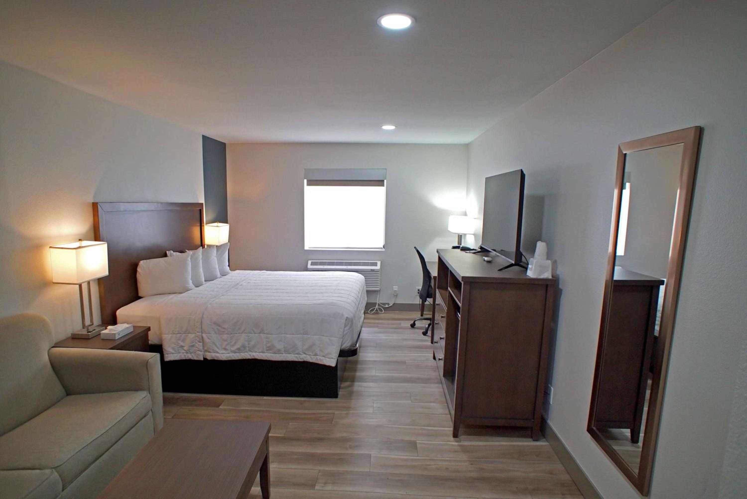 King Room - Non-Smoking - Photo 1