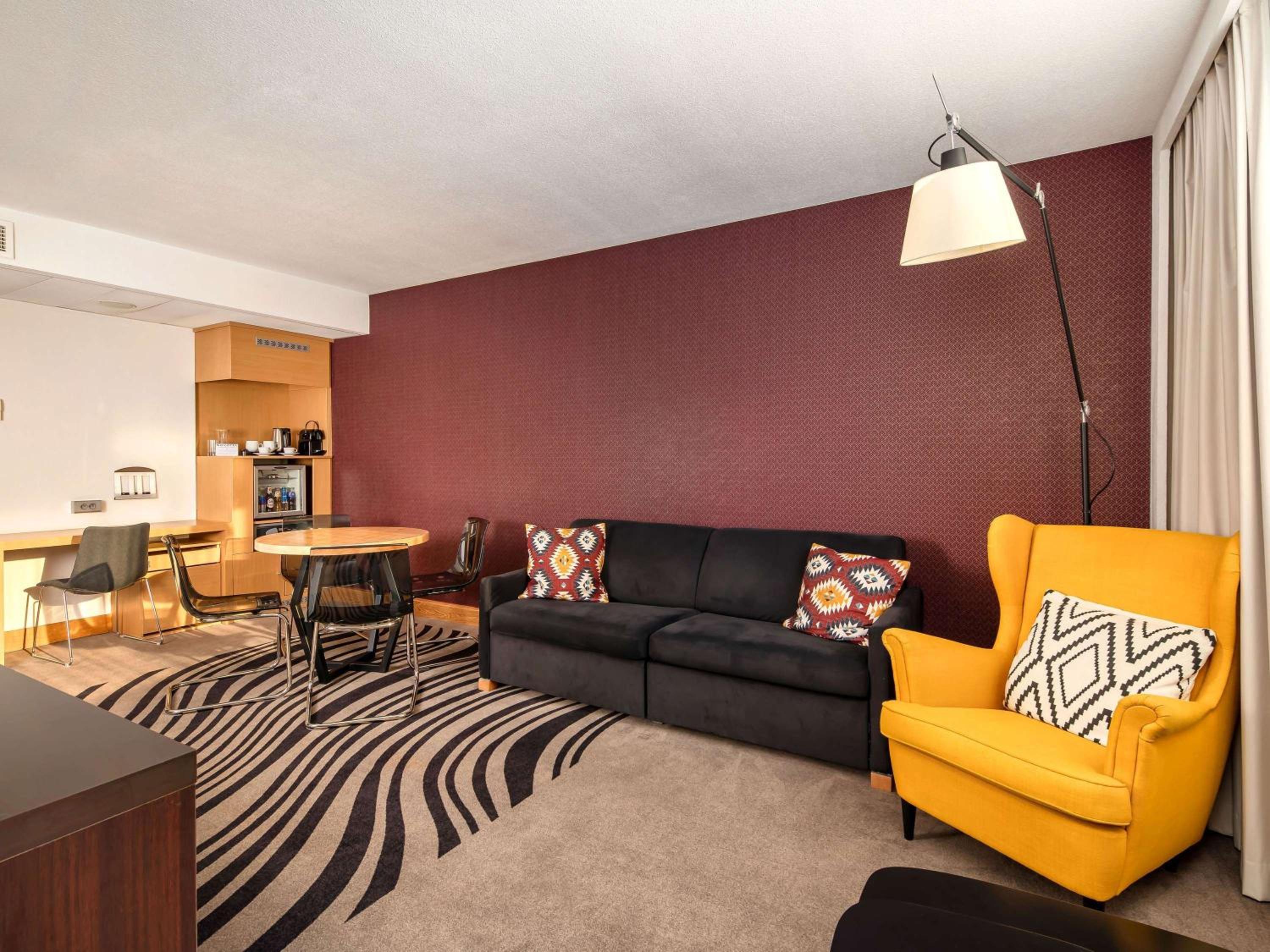 Suite - Photo 10