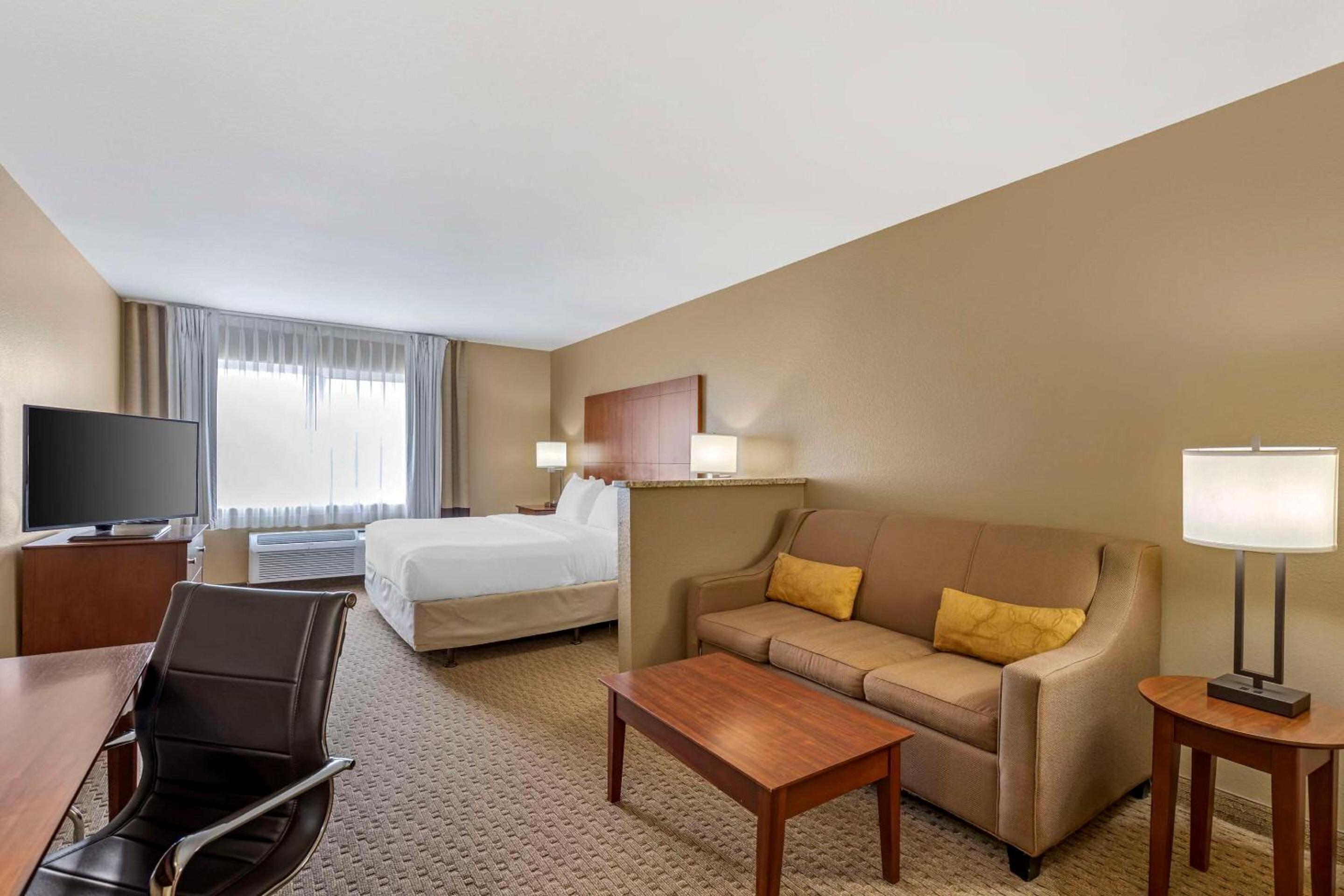 King Suite - Non-Smoking - Photo 1