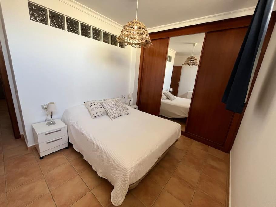 Apartamento de tres habitaciones con balcón