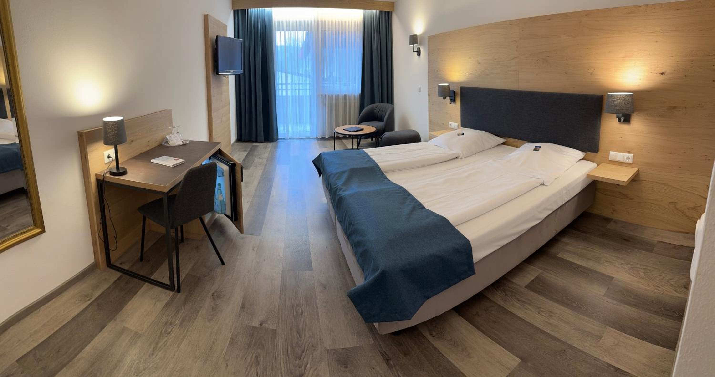 Deluxe Double Room with Balcony - Photo 2