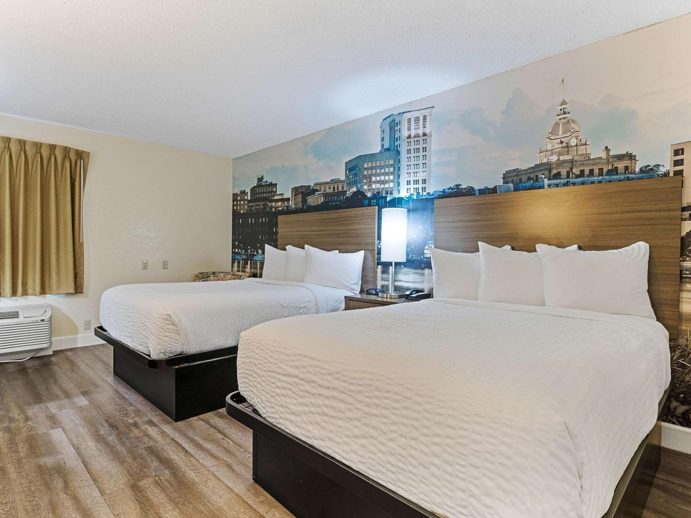 Standard Queen Room with Two Queen Beds - Non-Smoking - Photo 1