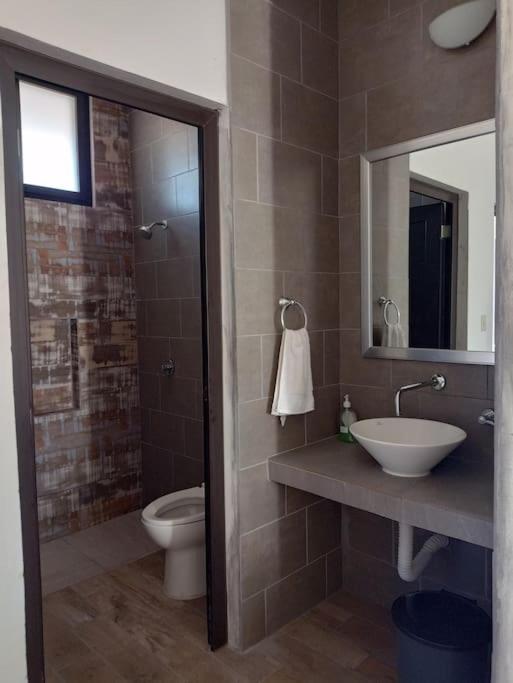 Six-Bedroom House photo 2
