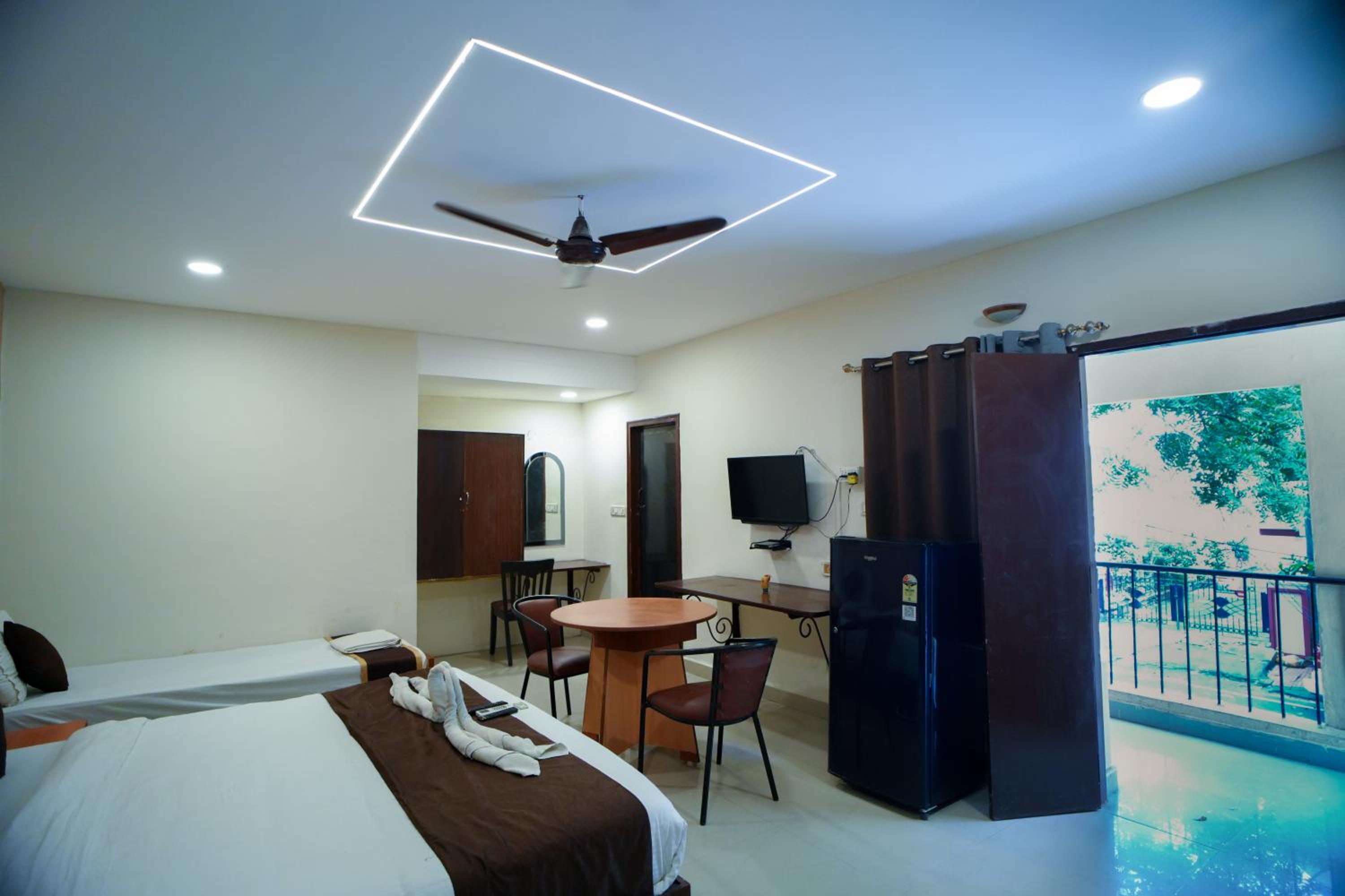 Family Room - Photo 10