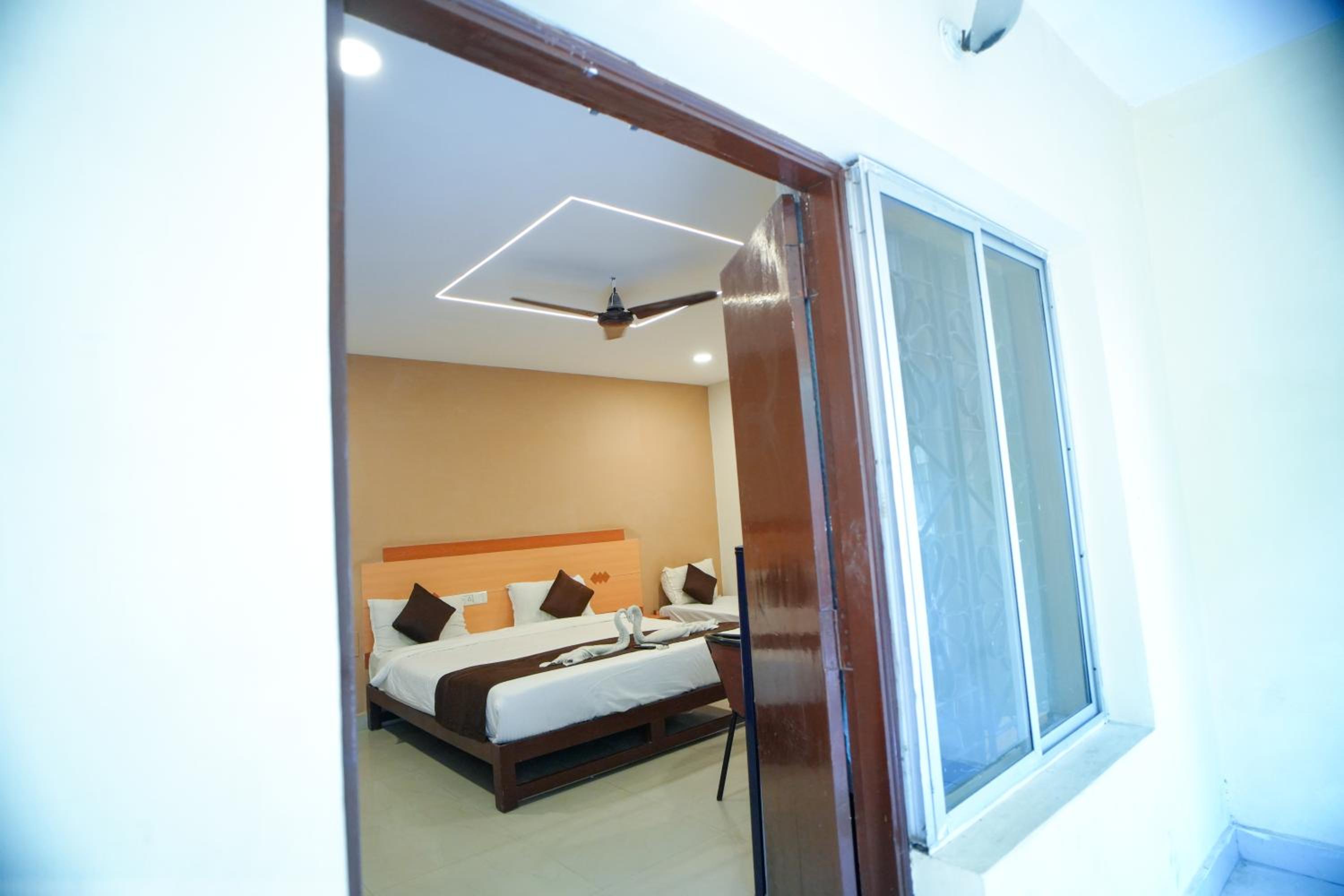 Family Room - Photo 7