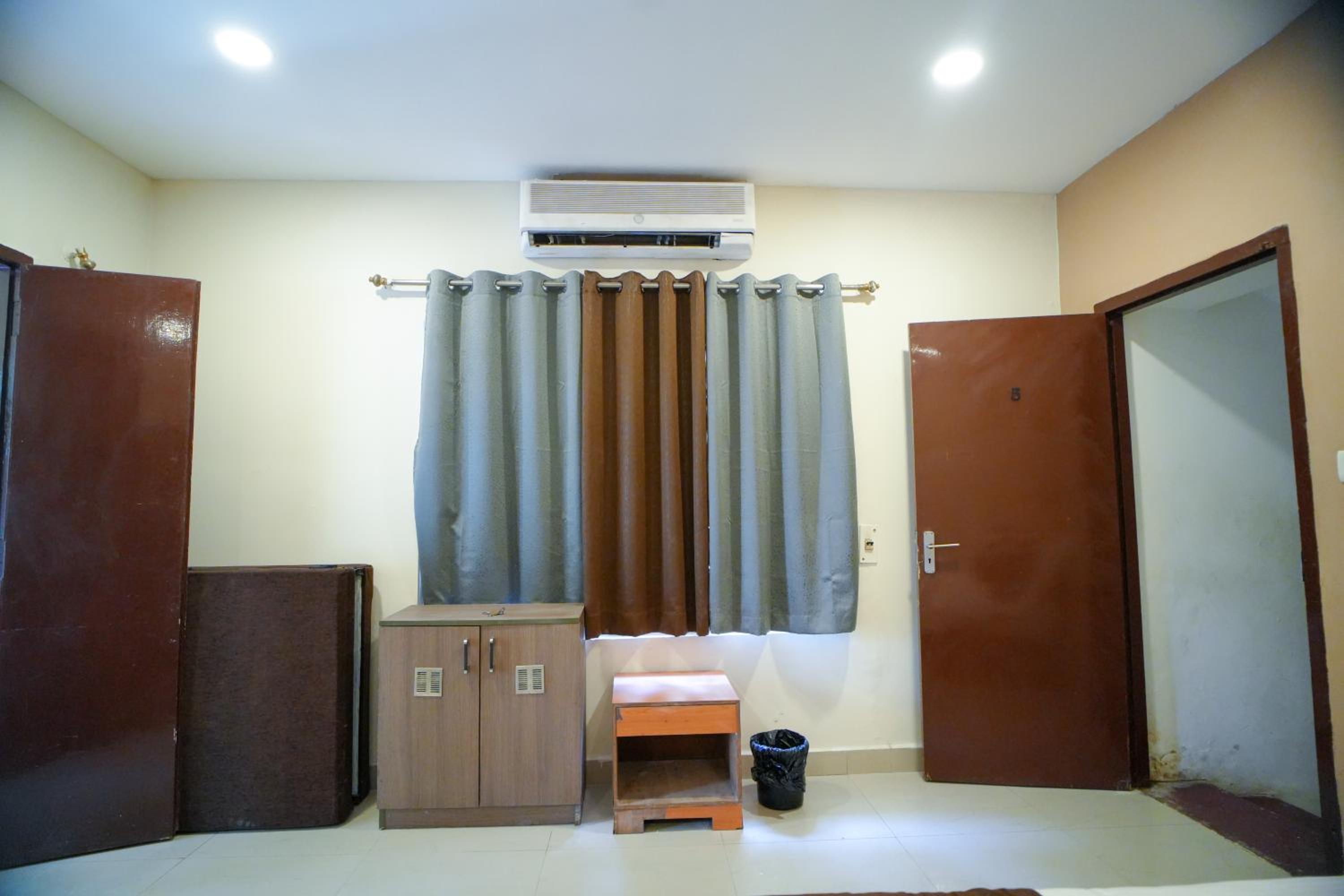 Family Room - Photo 15