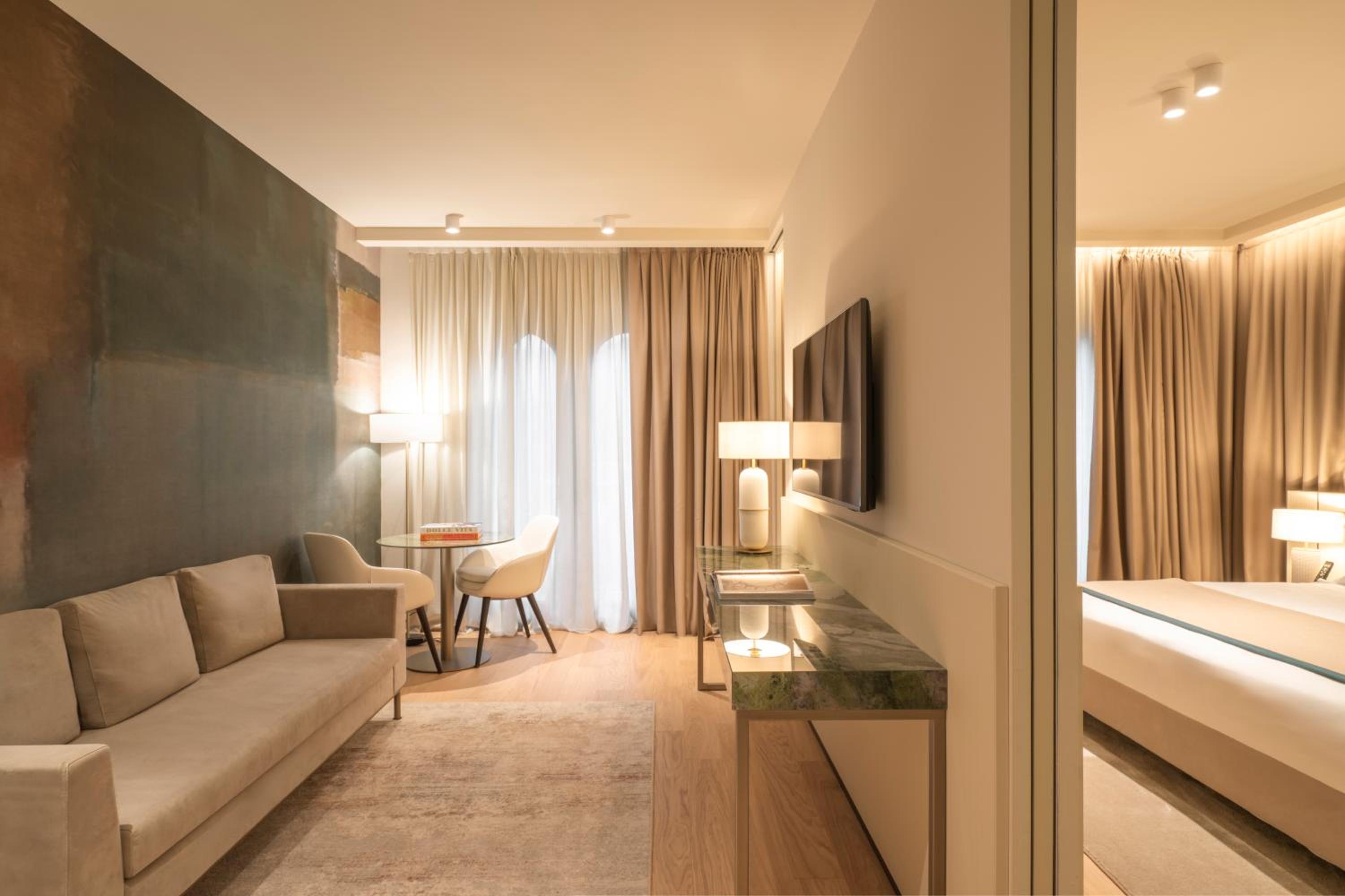 Suite - Photo 2