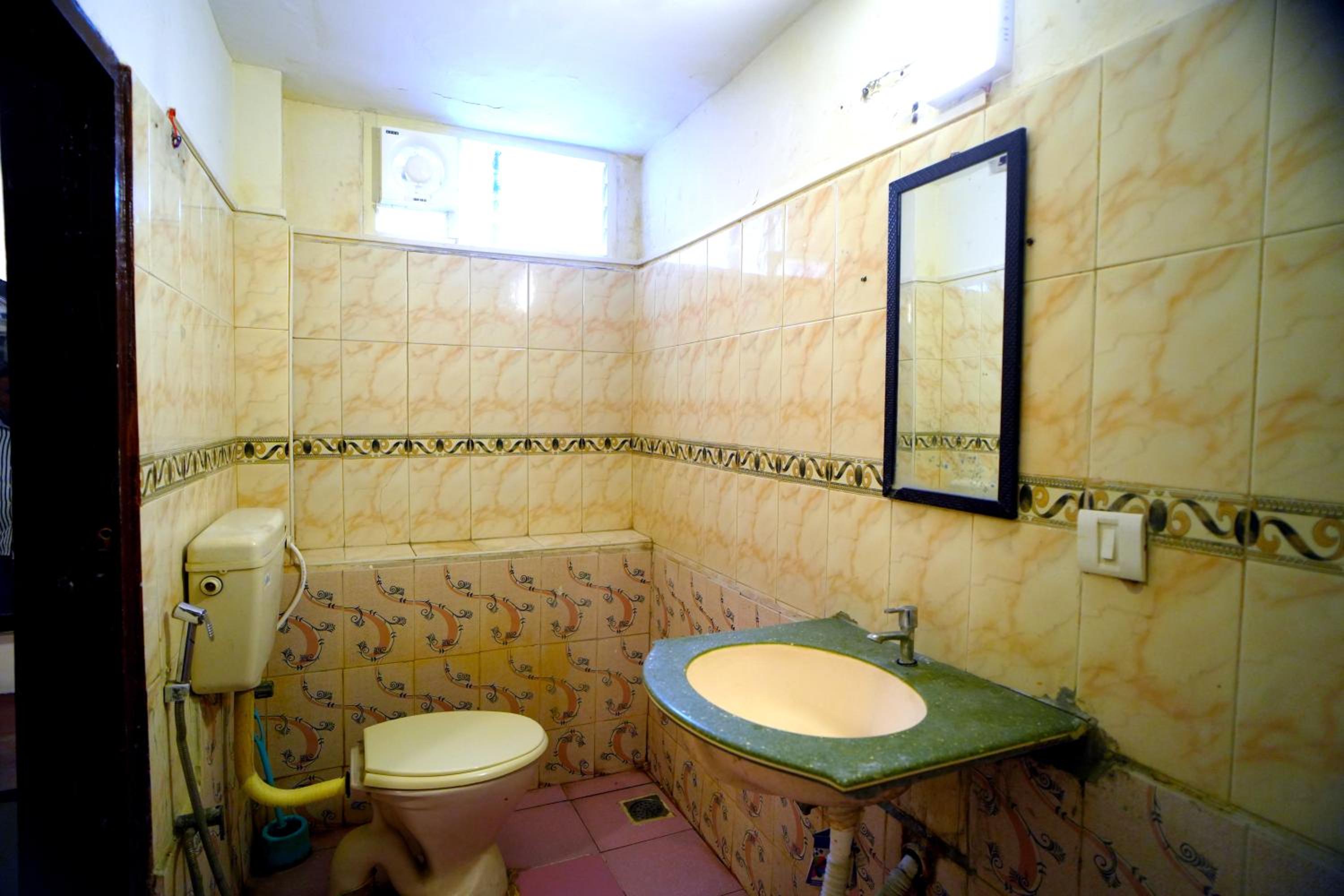 Family Room - Photo 13