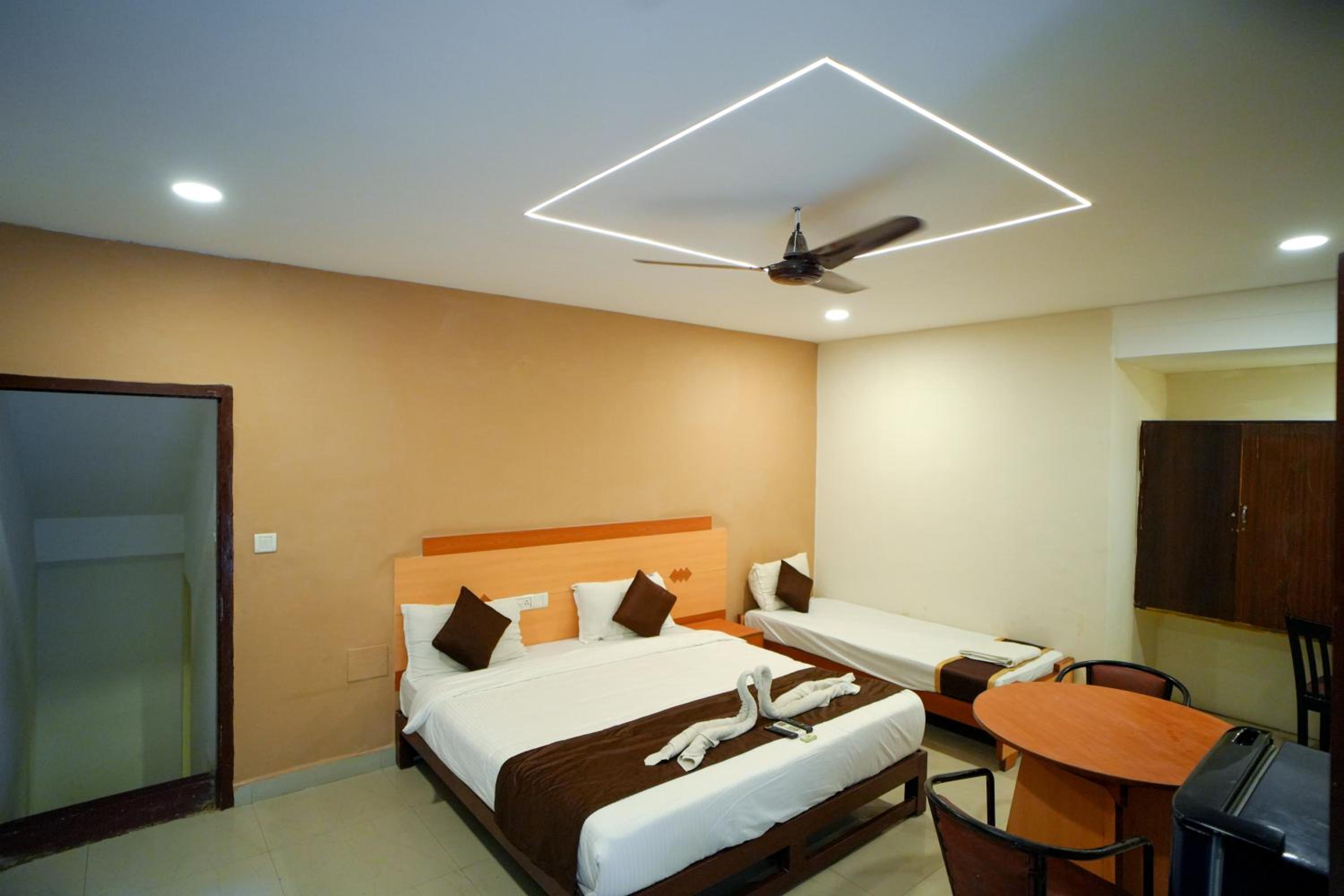 Family Room - Photo 4