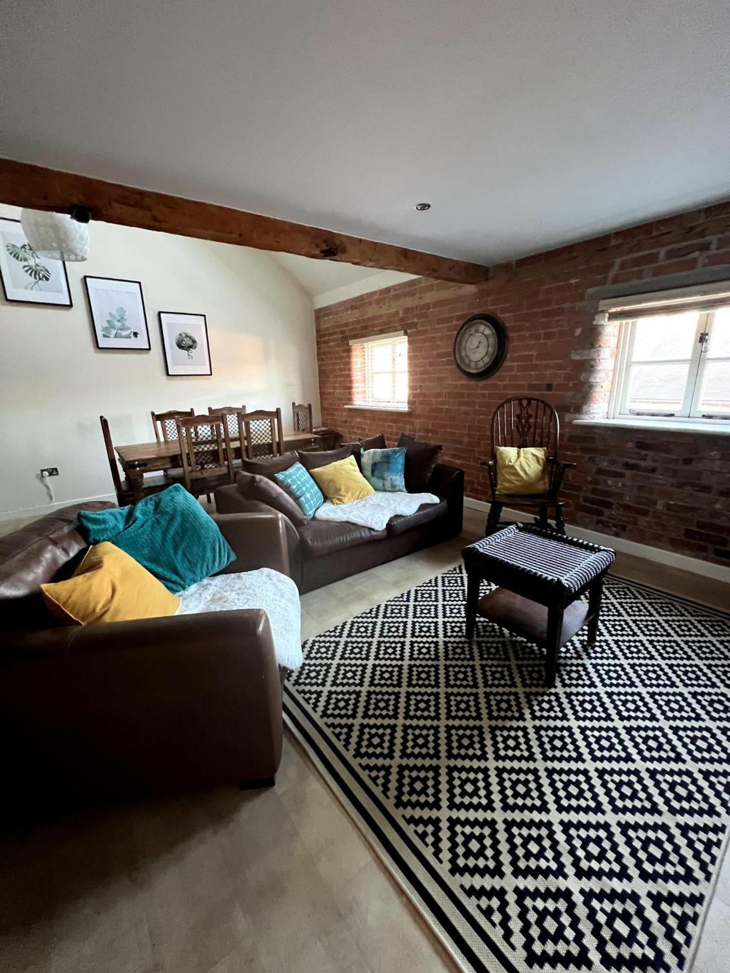 Two-Bedroom Studio Apartment photo 1