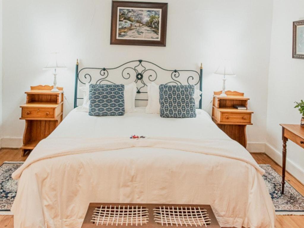 Basic King Room photo 2