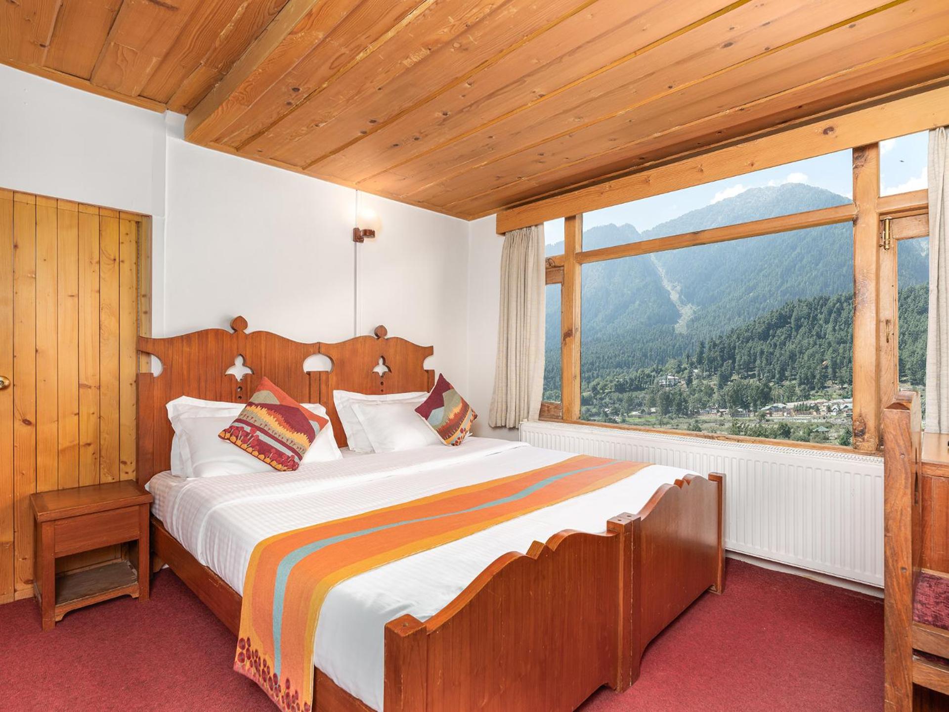 Deluxe River View Room with Bathtub