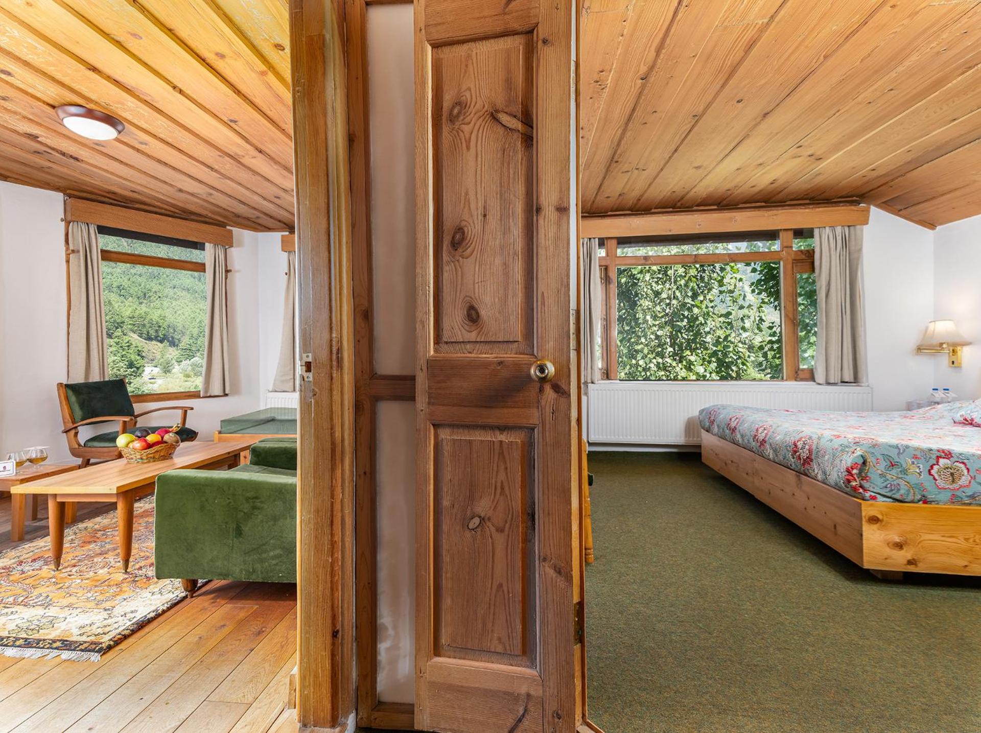 Deluxe River View Suite Room with Bathtub - Photo 3
