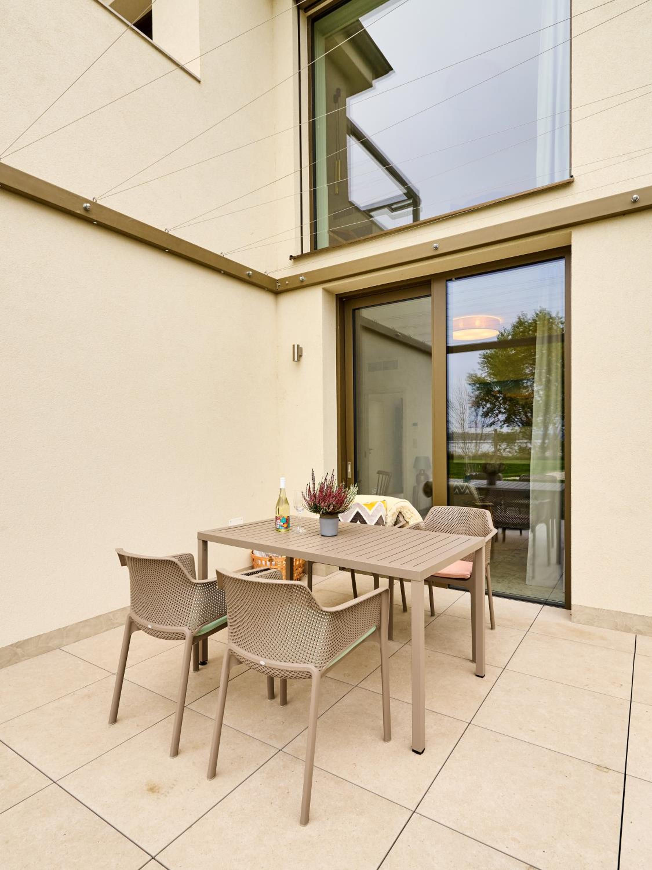 One-Bedroom Apartment with Sea View and Terrace photo 3