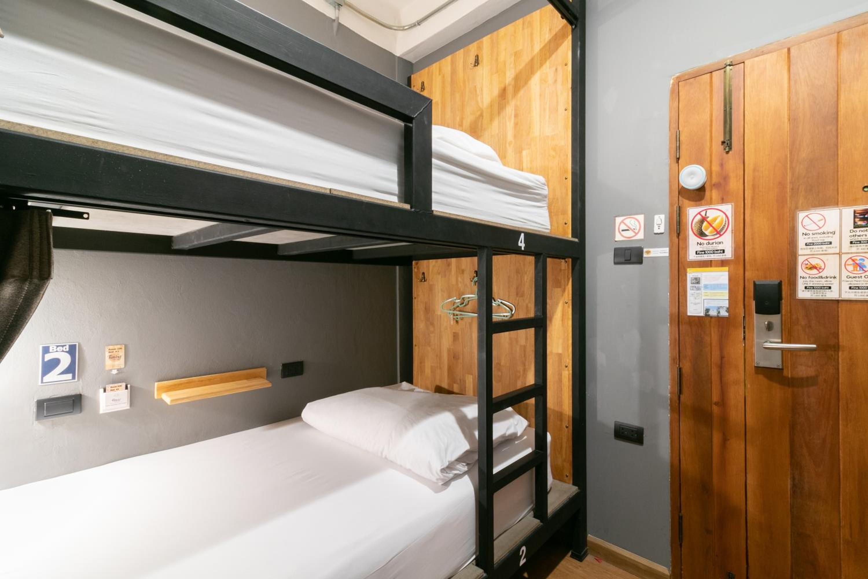 Bed in 4-Bed Female Dormitory Room photo 3