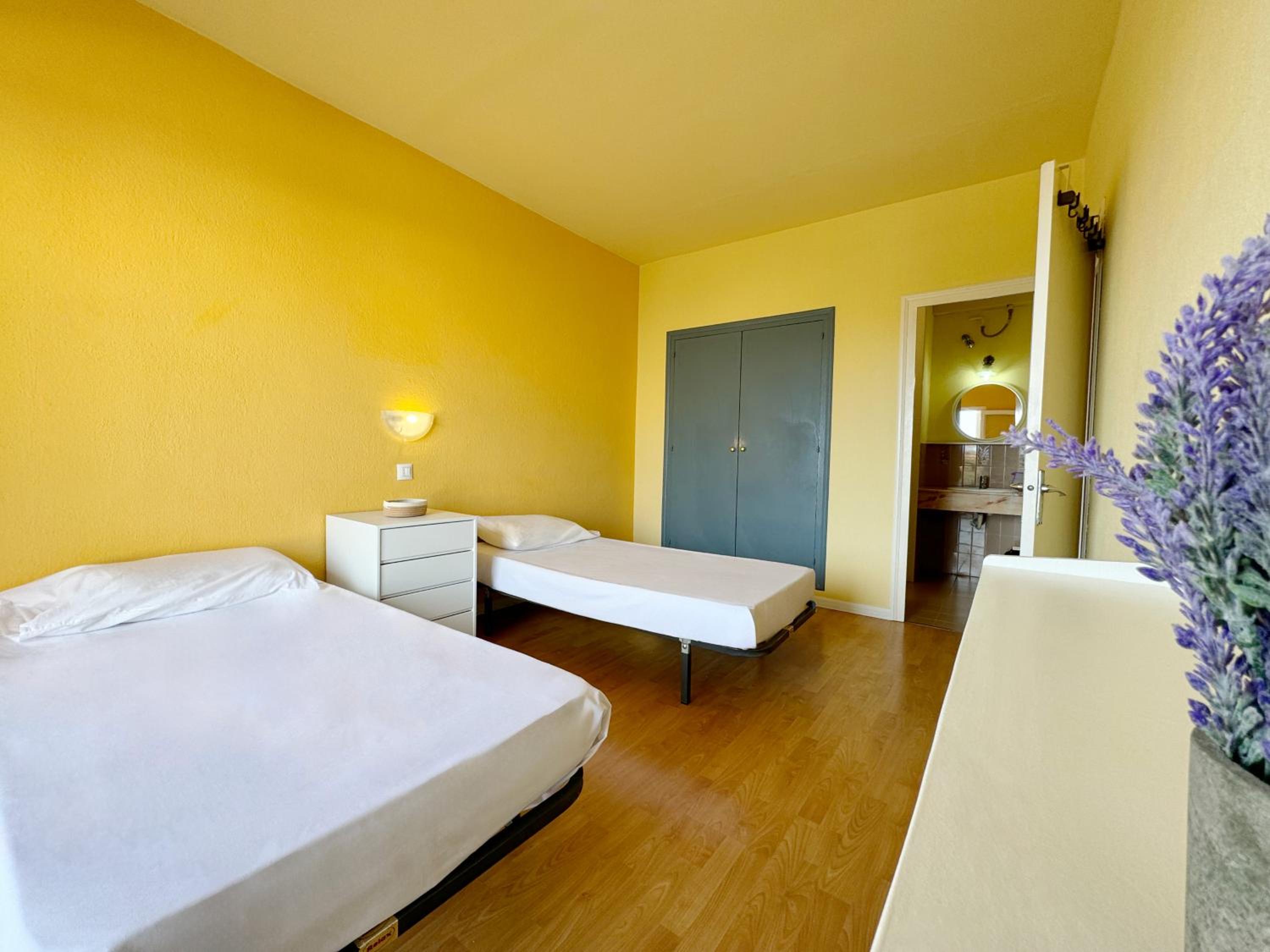 Apartamento de una habitación con balcón