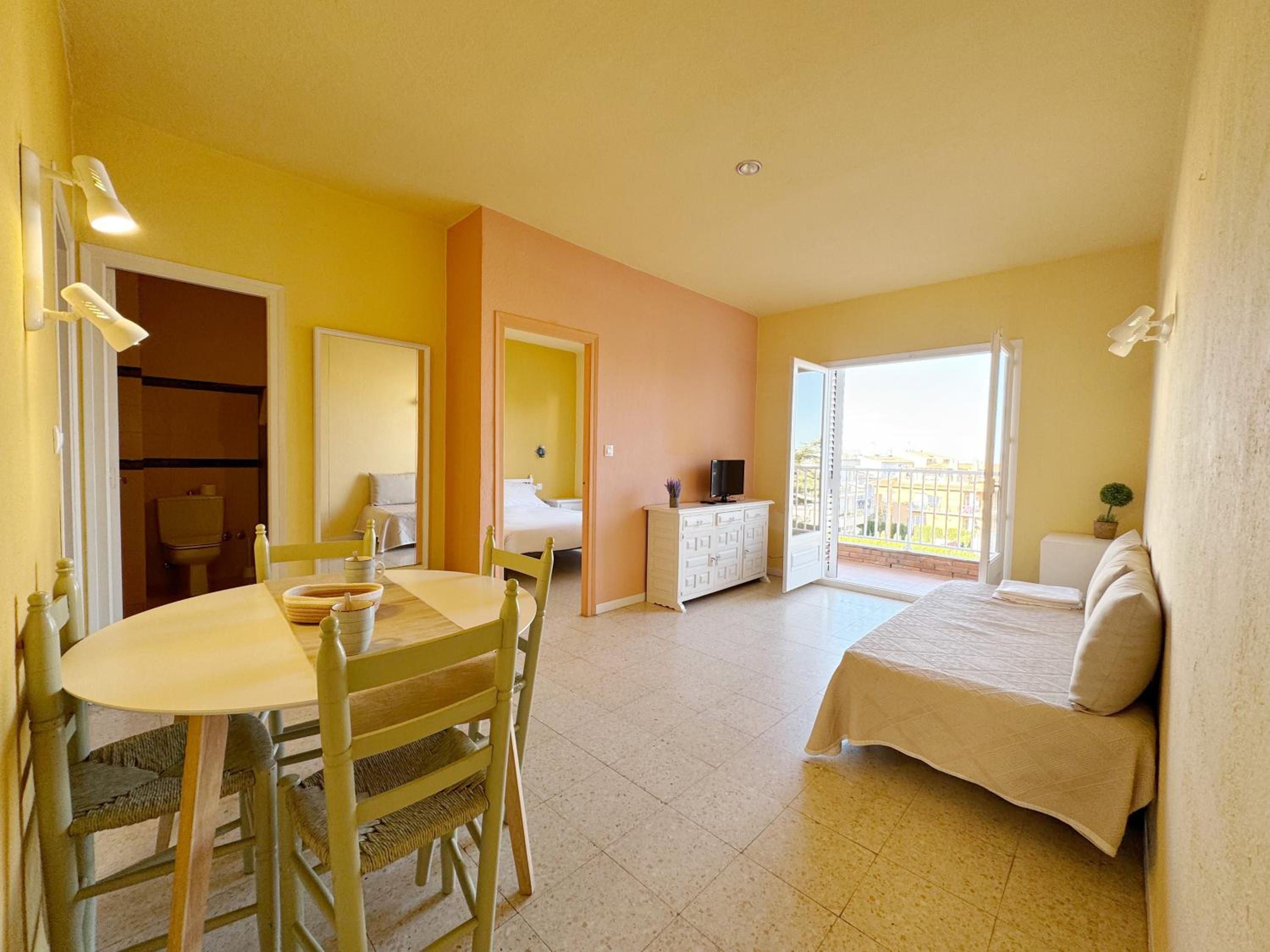 Apartamento de dos habitaciones con balcón