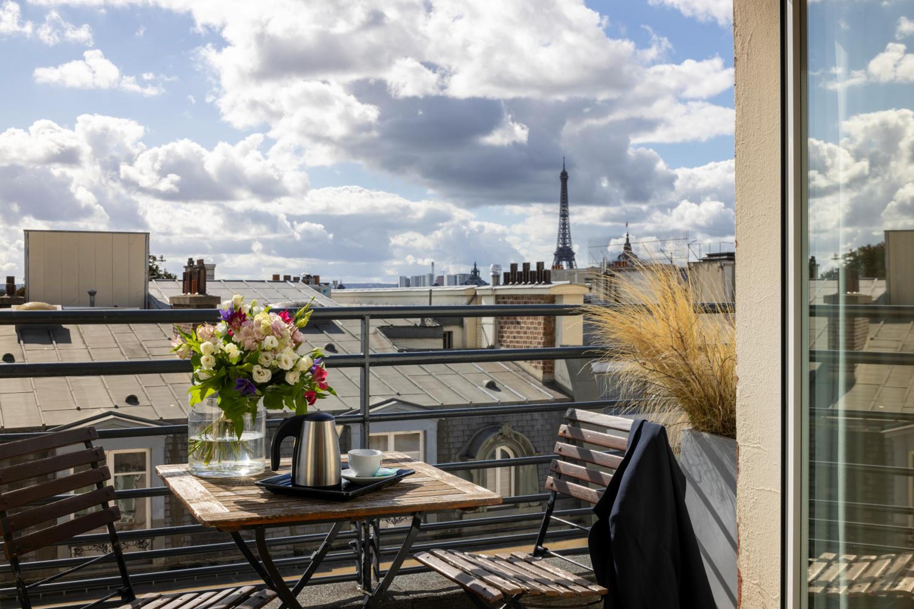 Premium Room - Eiffel Tower View photo 2