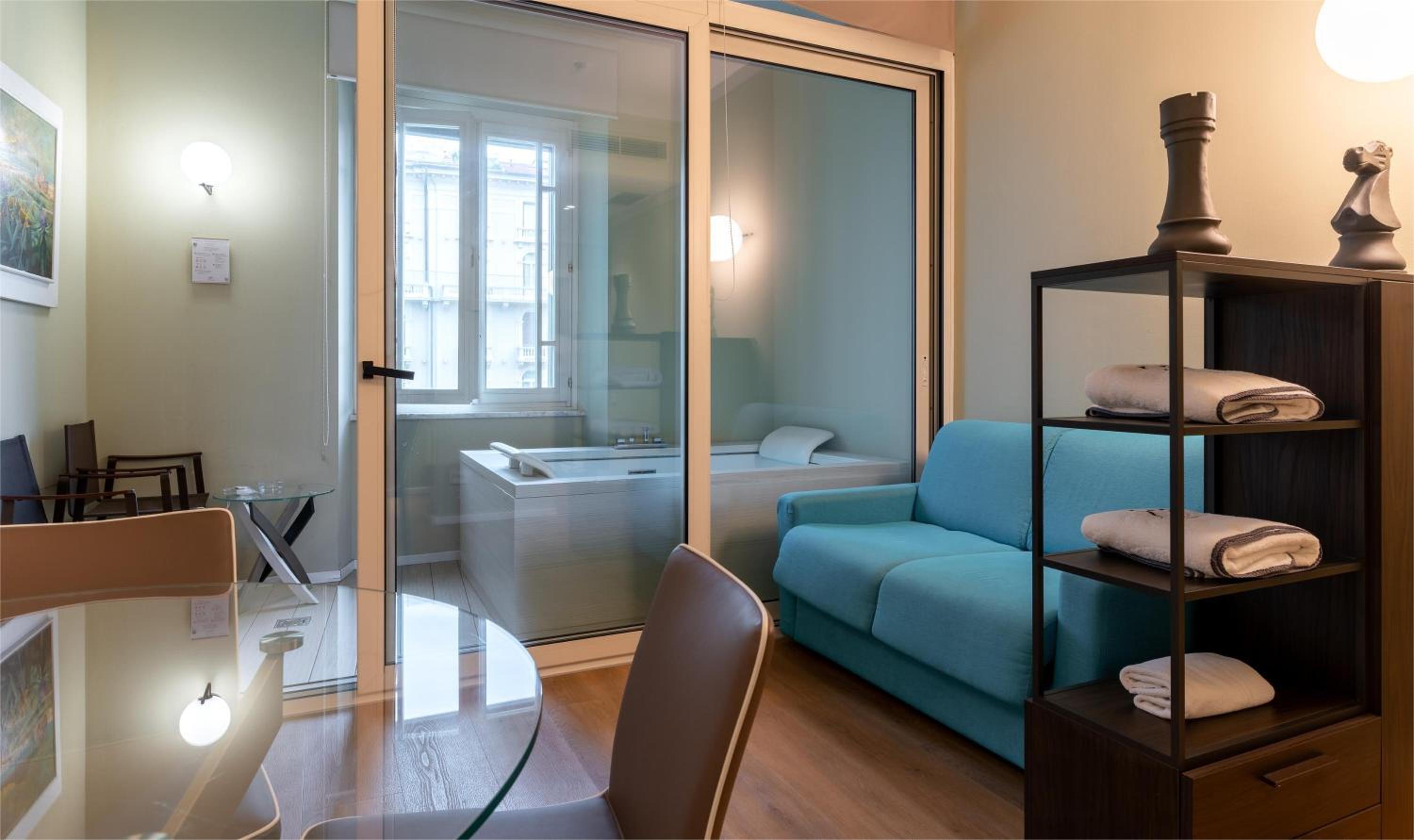 Suite with Spa Bath - Photo 21