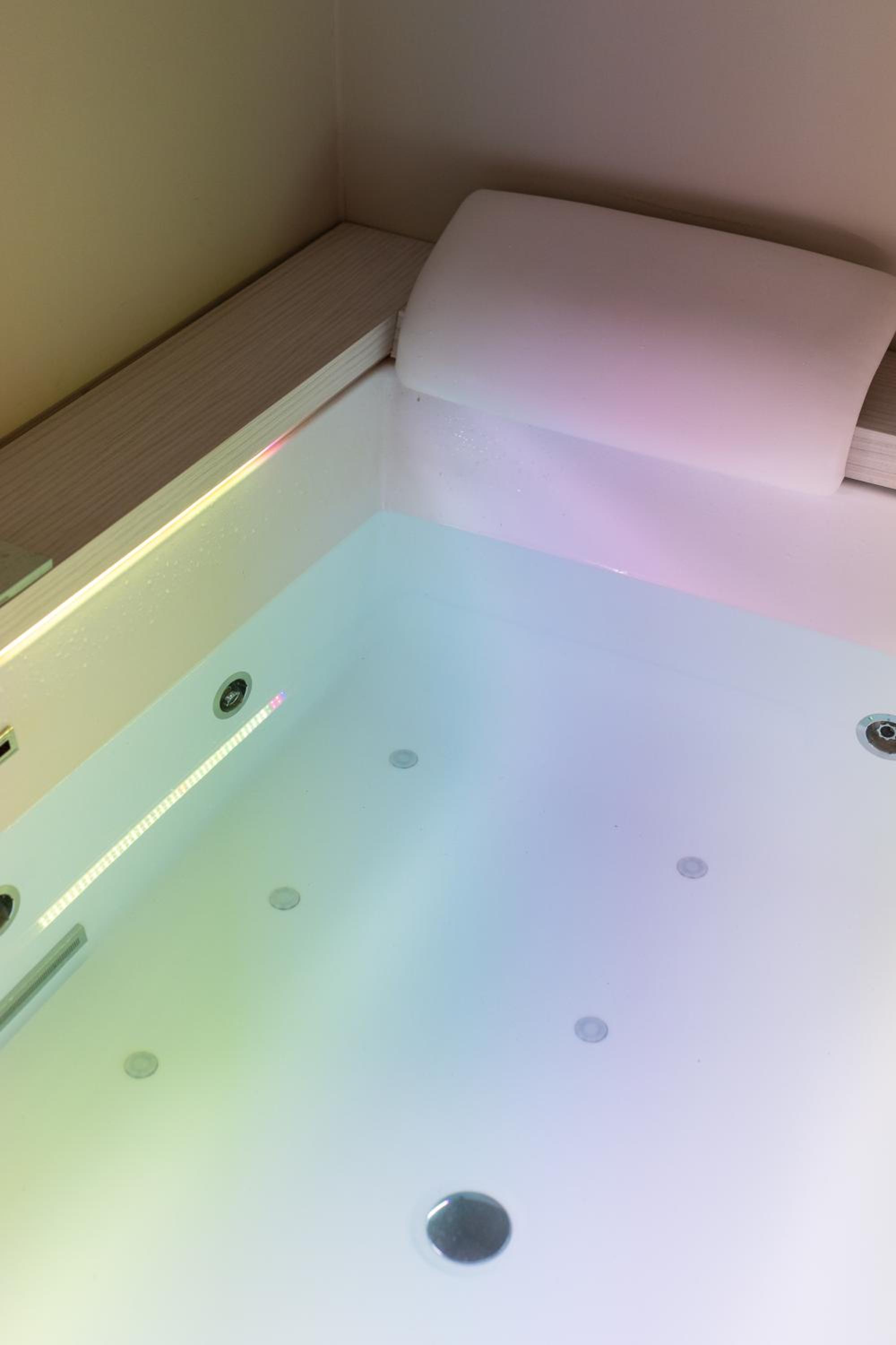 Suite with Spa Bath - Photo 8
