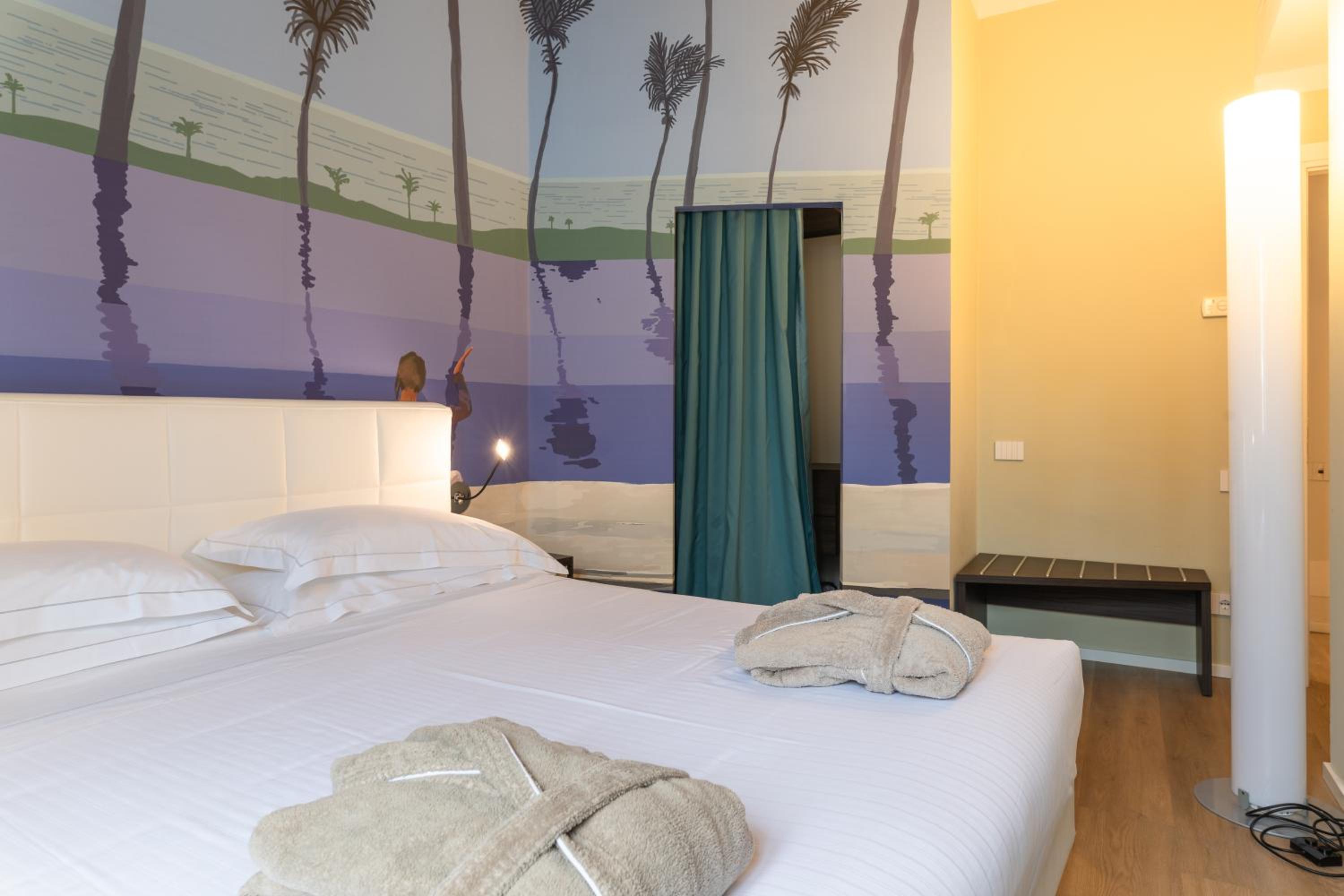 Suite with Spa Bath - Photo 26
