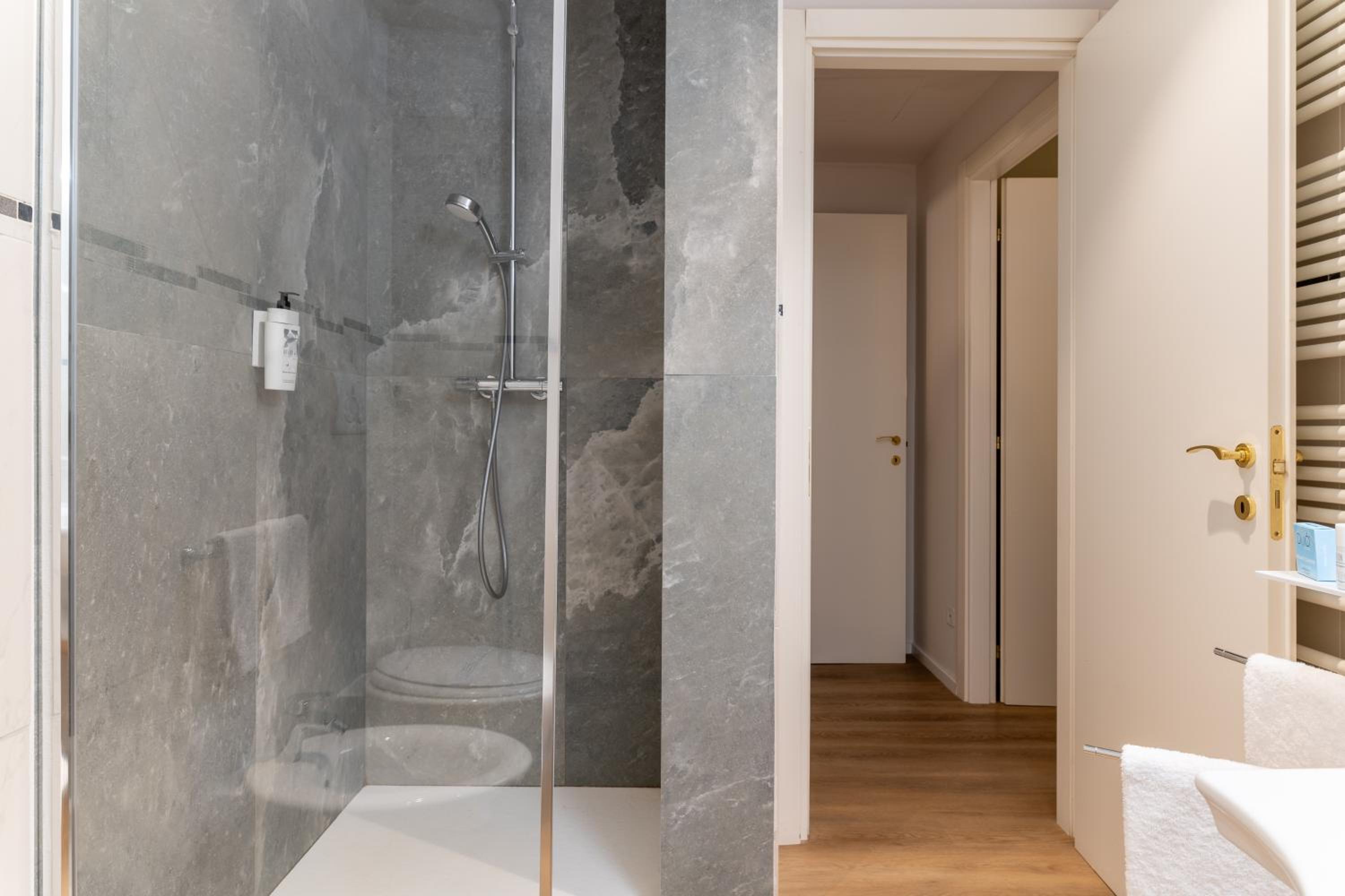 Suite with Spa Bath - Photo 6