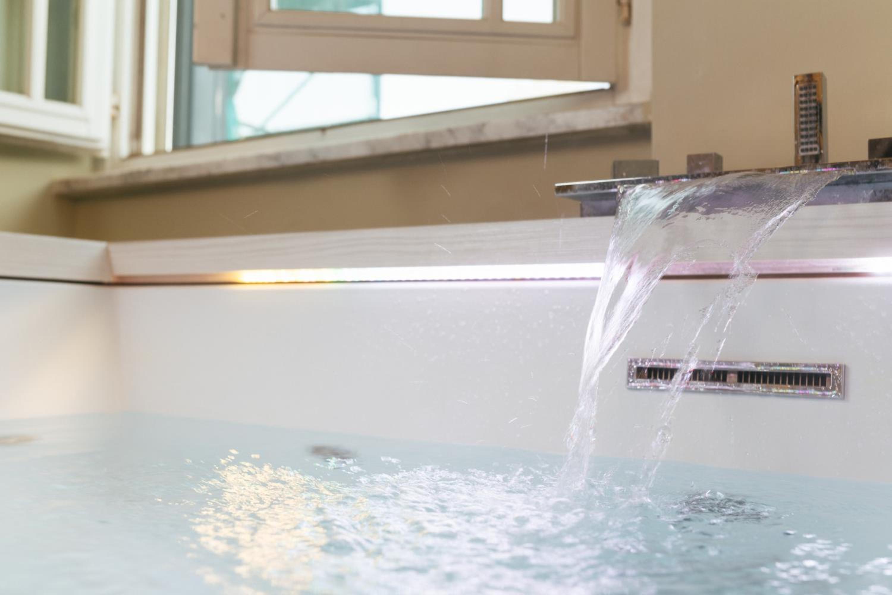 Suite with Spa Bath - Photo 33