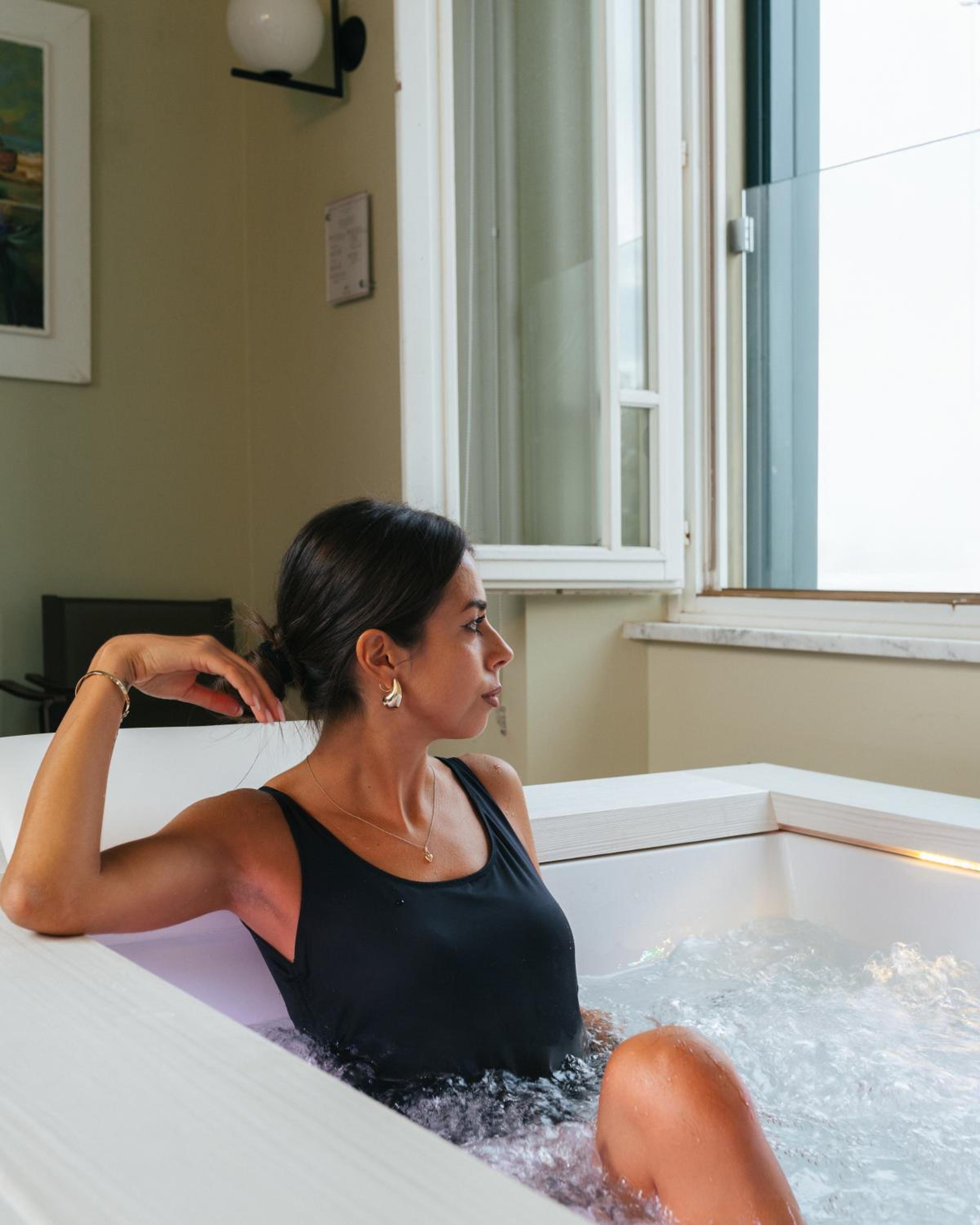 Suite with Spa Bath - Photo 11