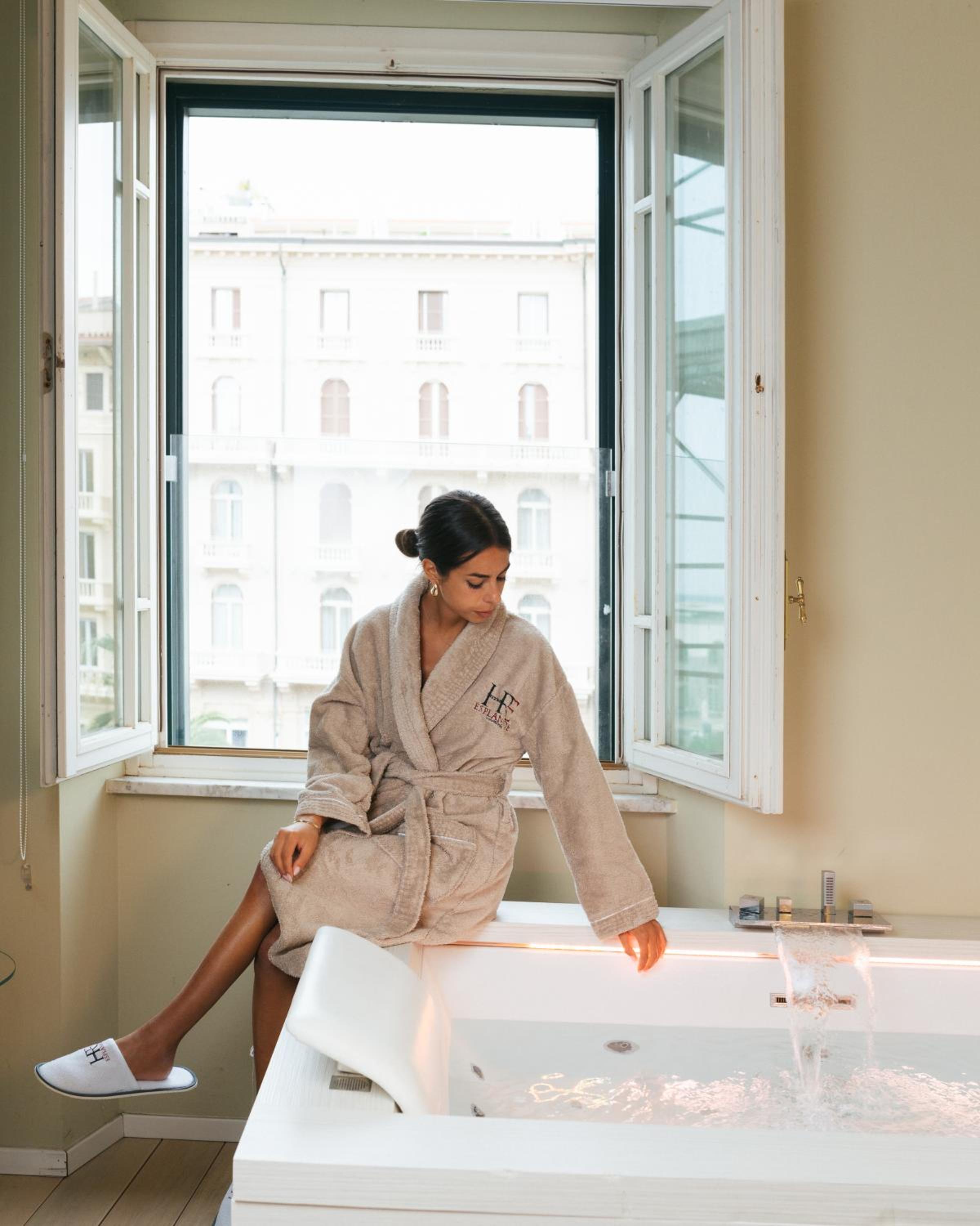 Suite with Spa Bath - Photo 31