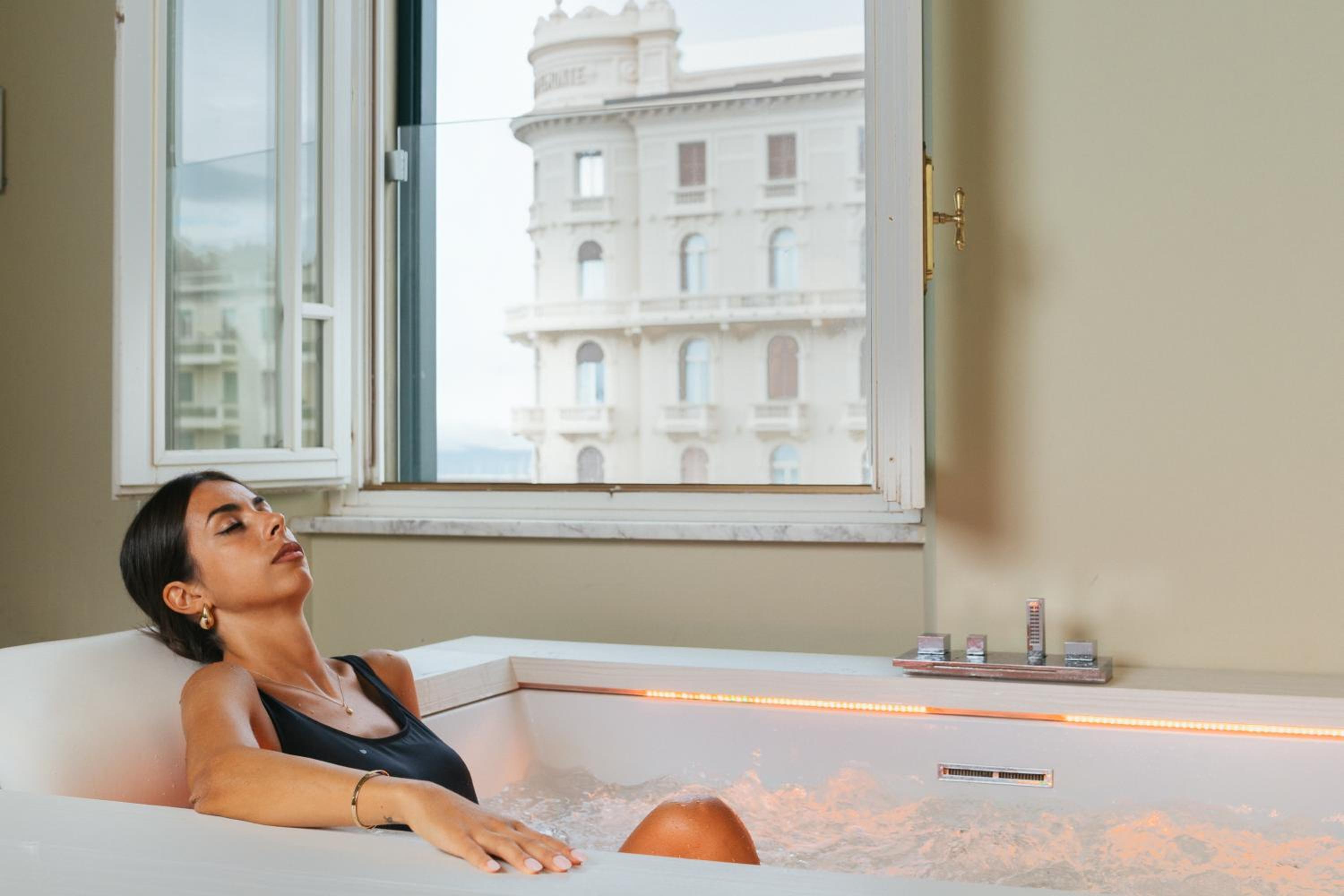 Suite with Spa Bath - Photo 27