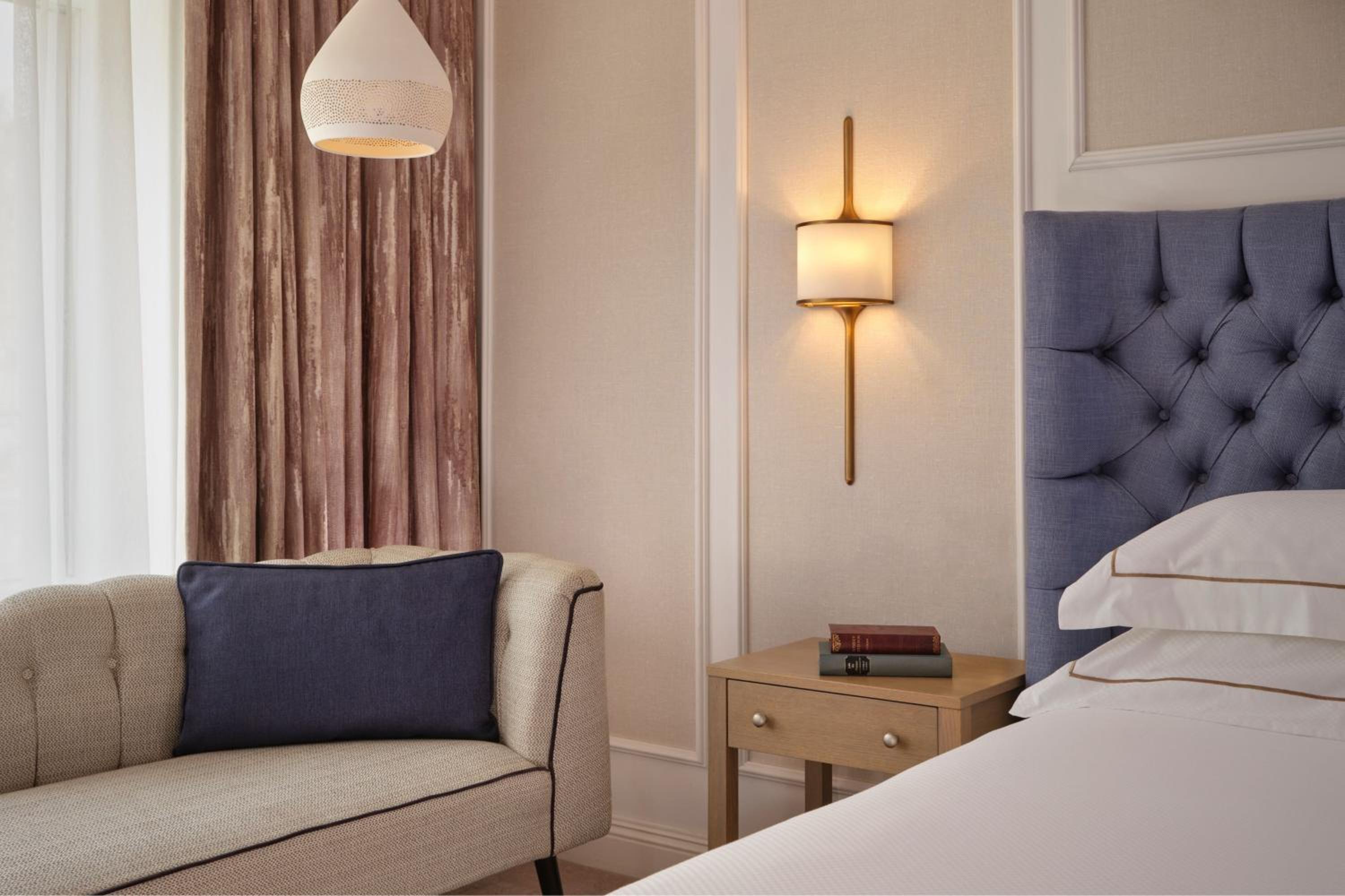 Superior Heritage Deluxe King Room with City View