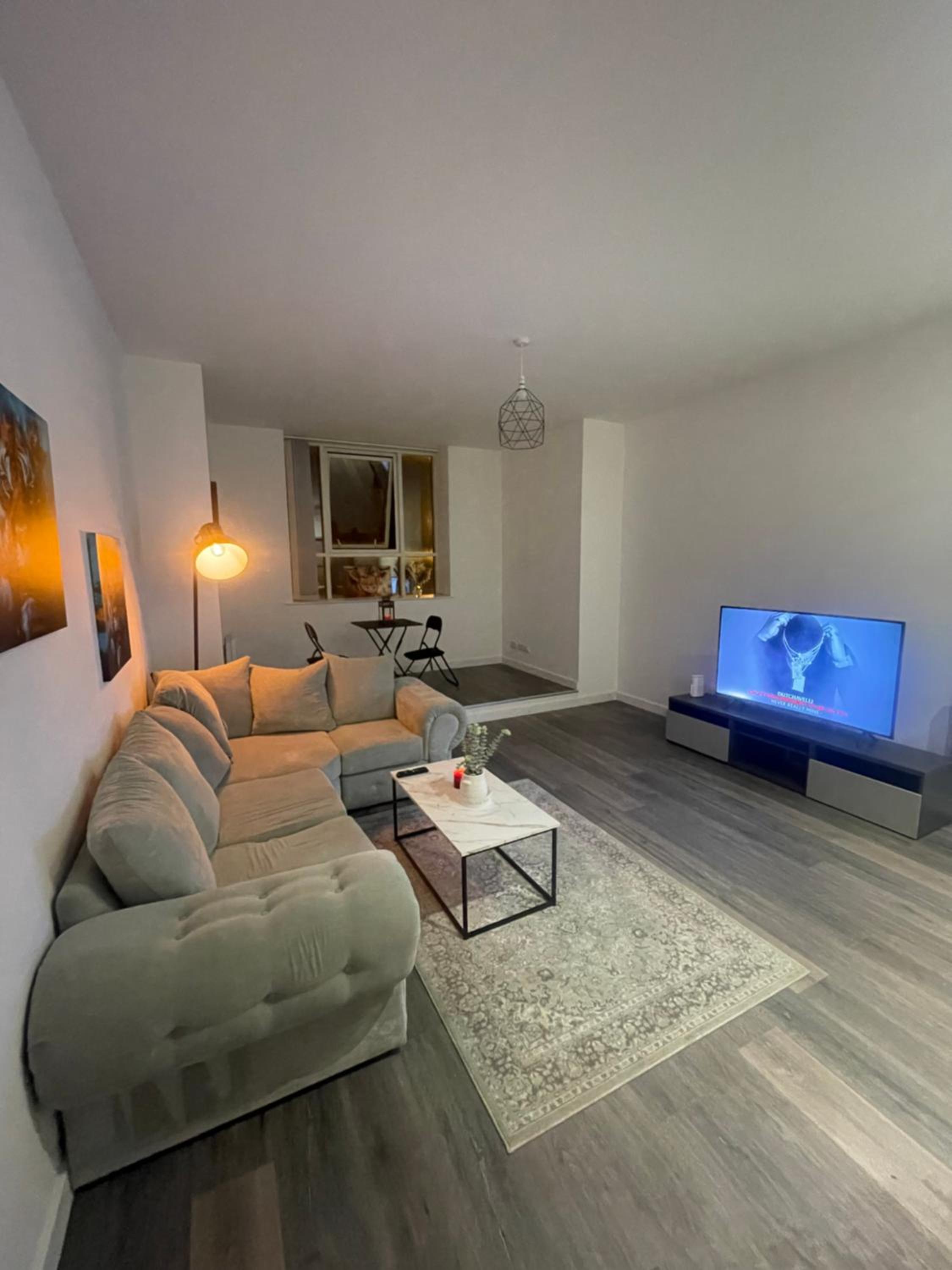 One-Bedroom Apartment photo 1