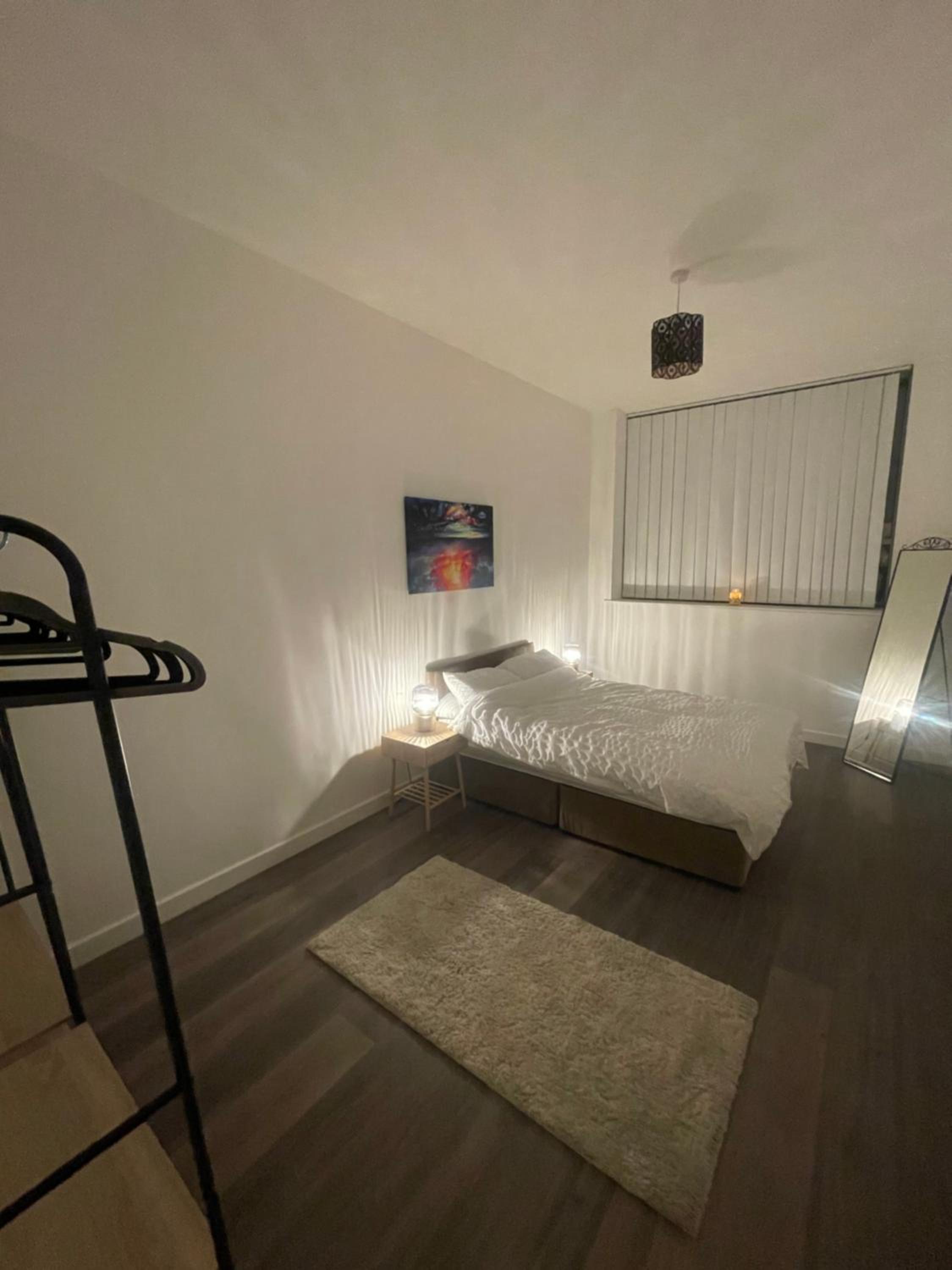 One-Bedroom Apartment photo 2