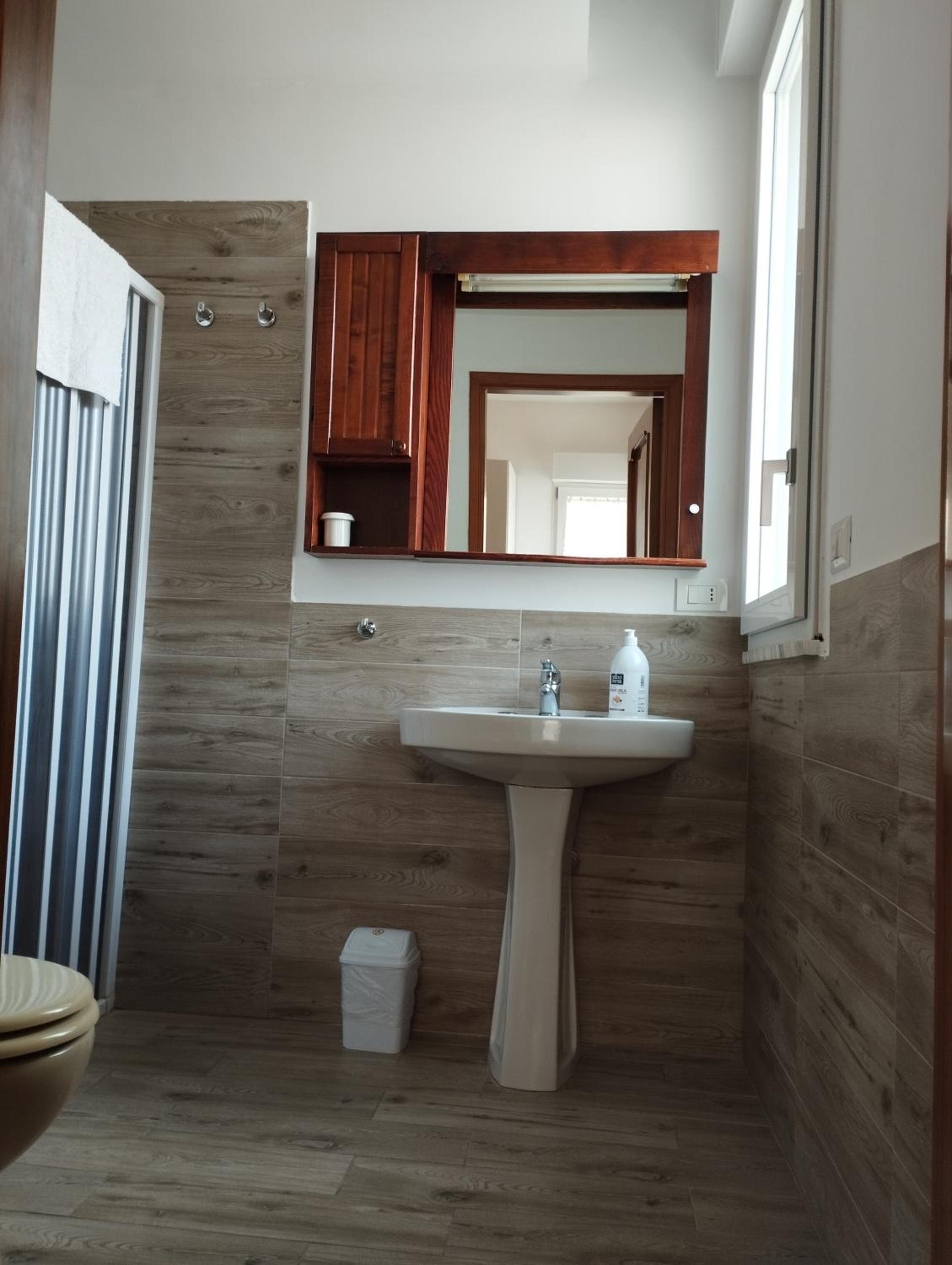 Family Room with Private Bathroom - Photo 11