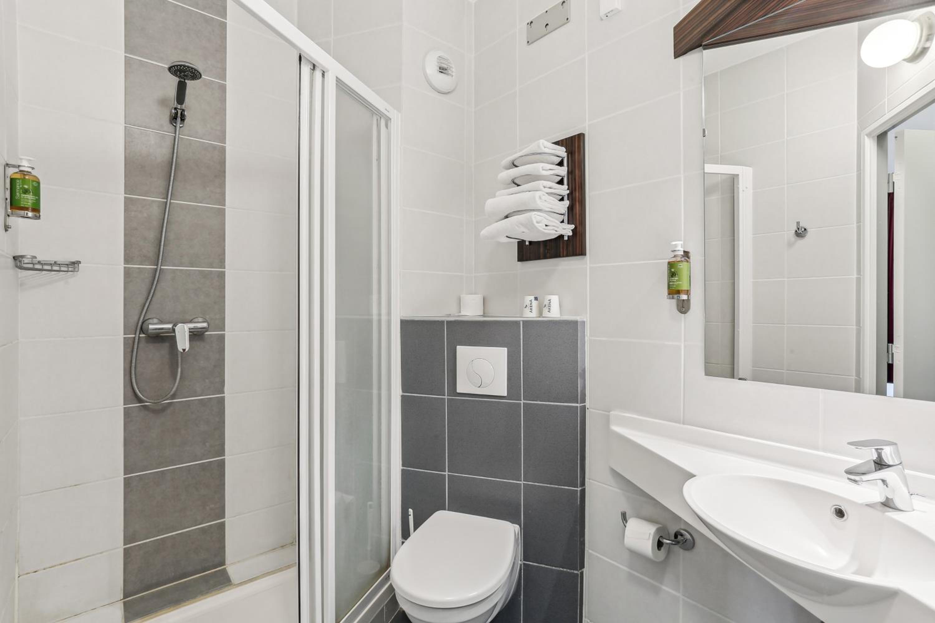 Twin Room - Photo 2