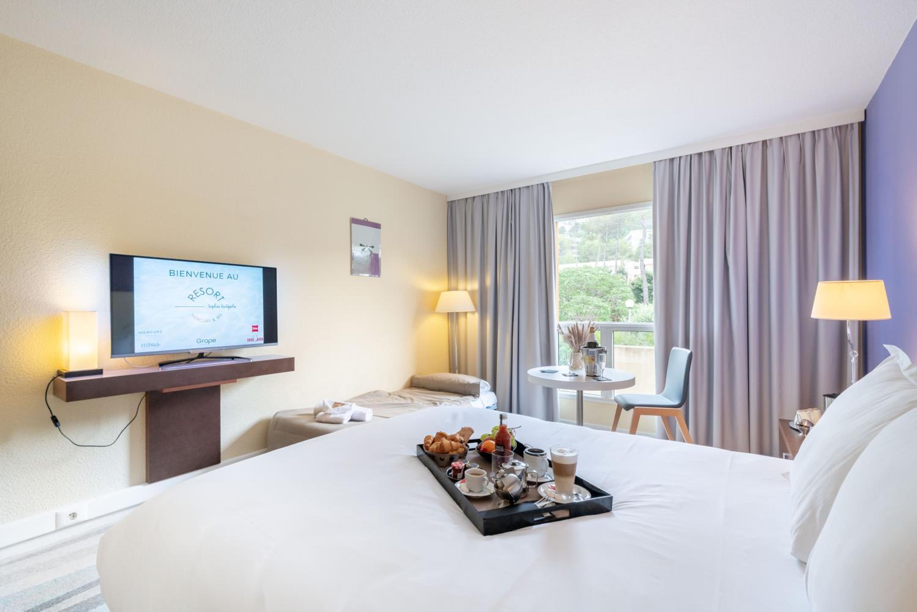 Standard Â Room with 1 Double bed and 1 Single bed - Photo 1