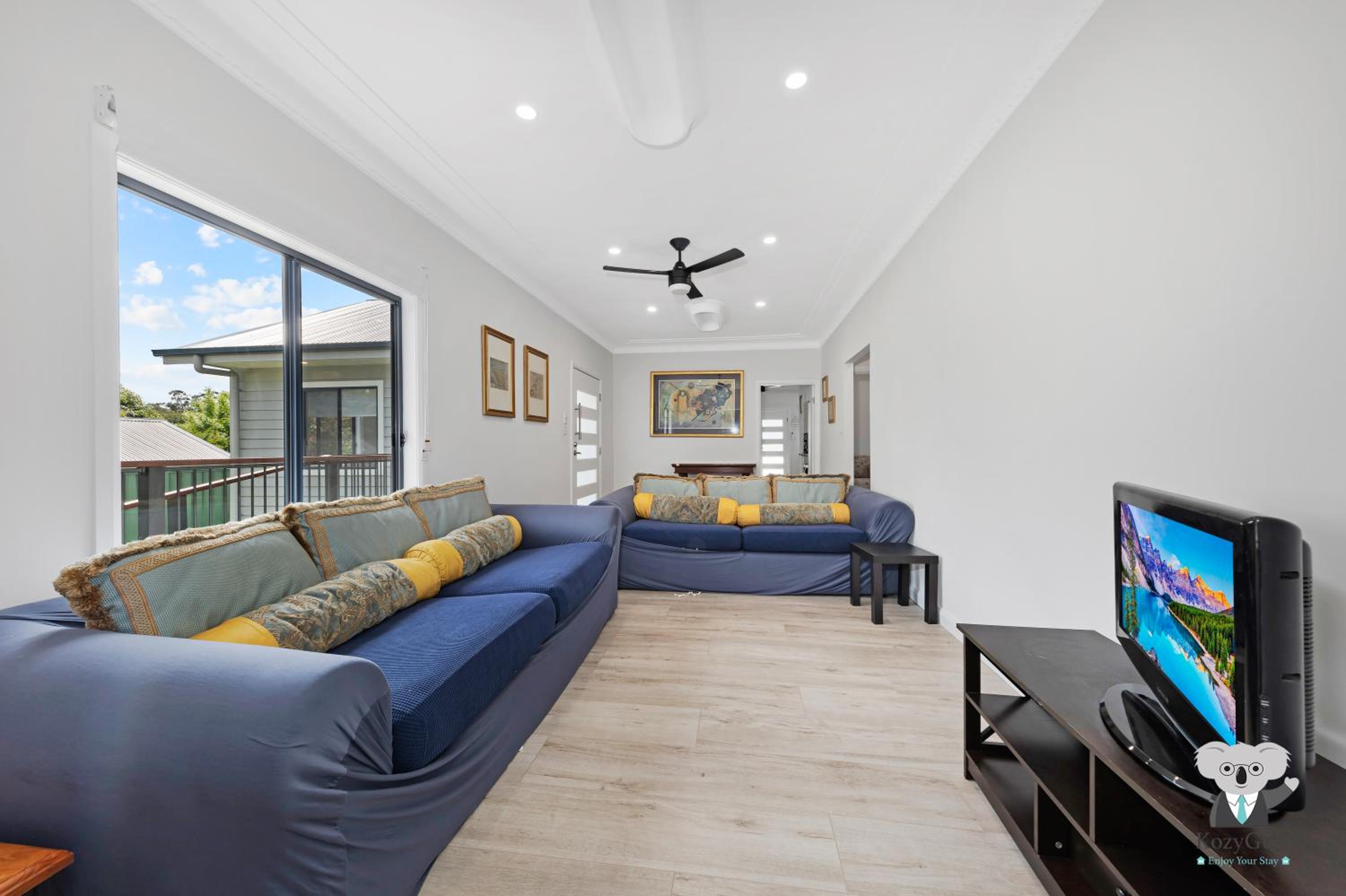 Five-Bedroom House photo 1
