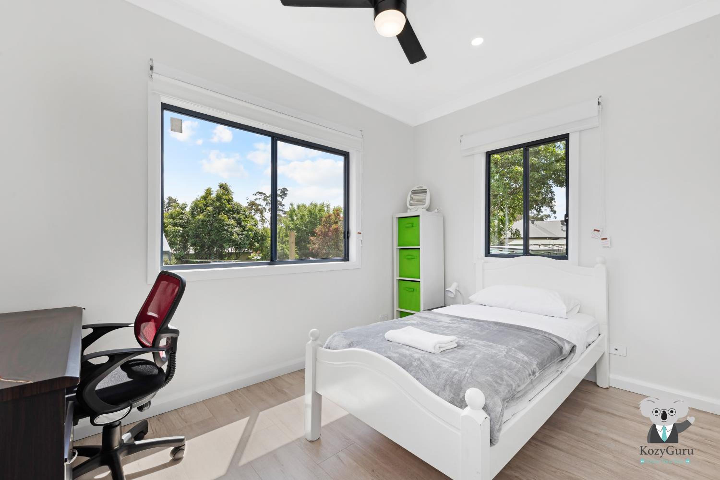 Five-Bedroom House photo 2