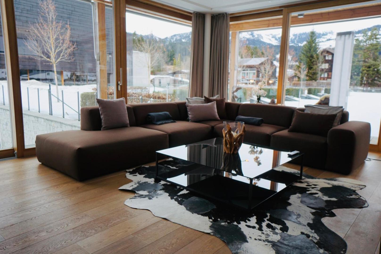 Apartment with Mountain View