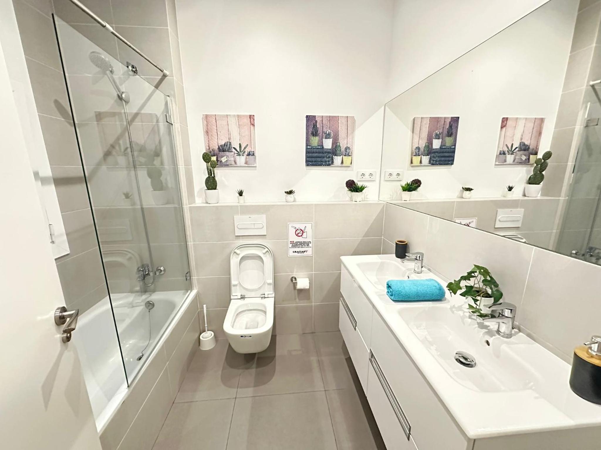 Quadruple Room With Shared Bathroom photo 2