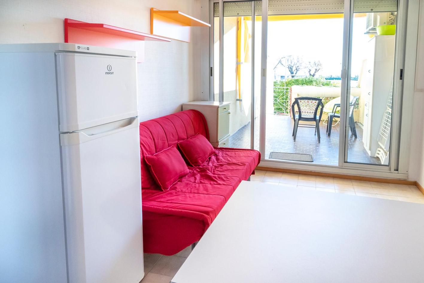 One-Bedroom Apartment photo 2