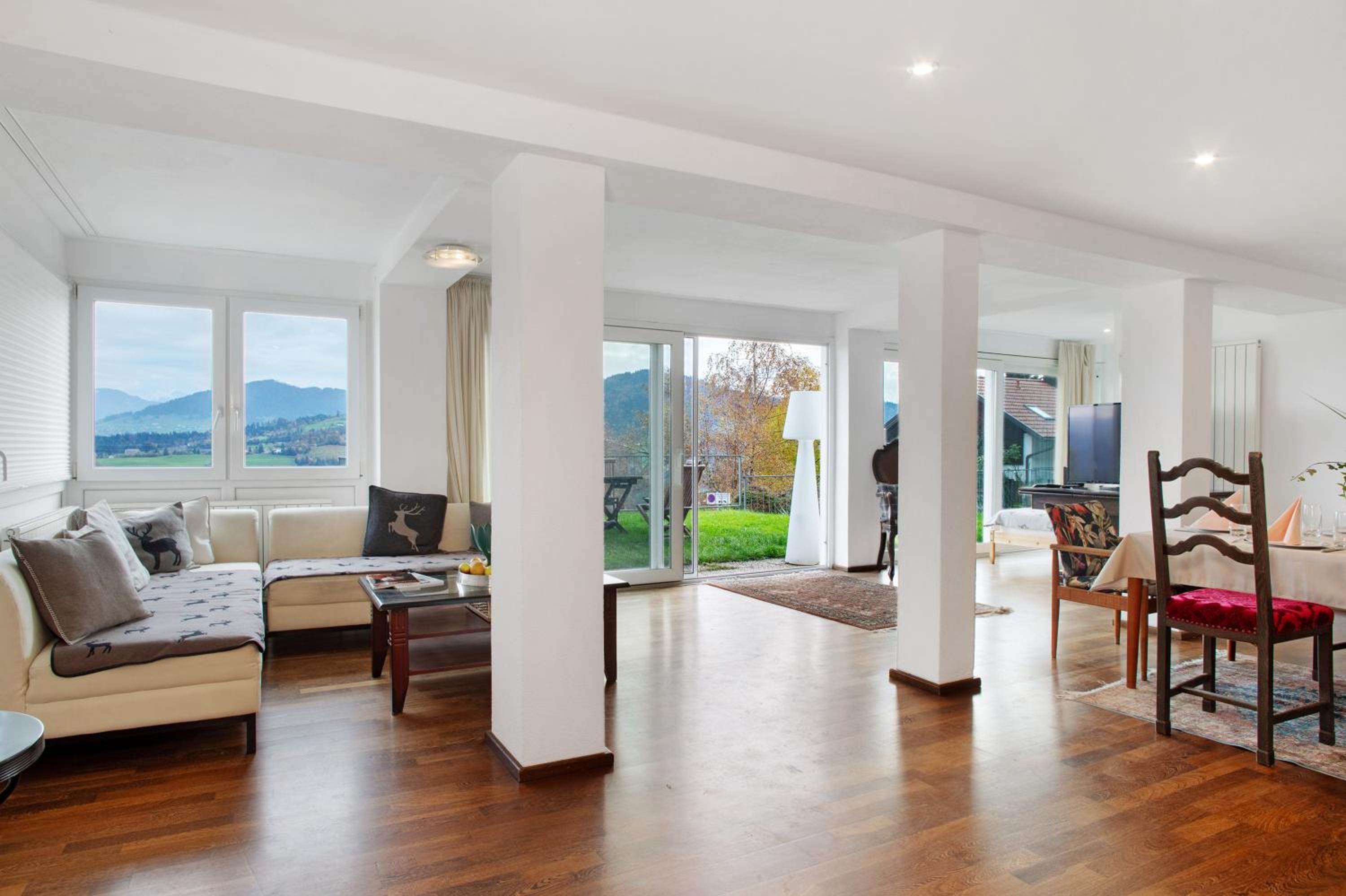 Three-Bedroom Apartment with Mountain View photo 1