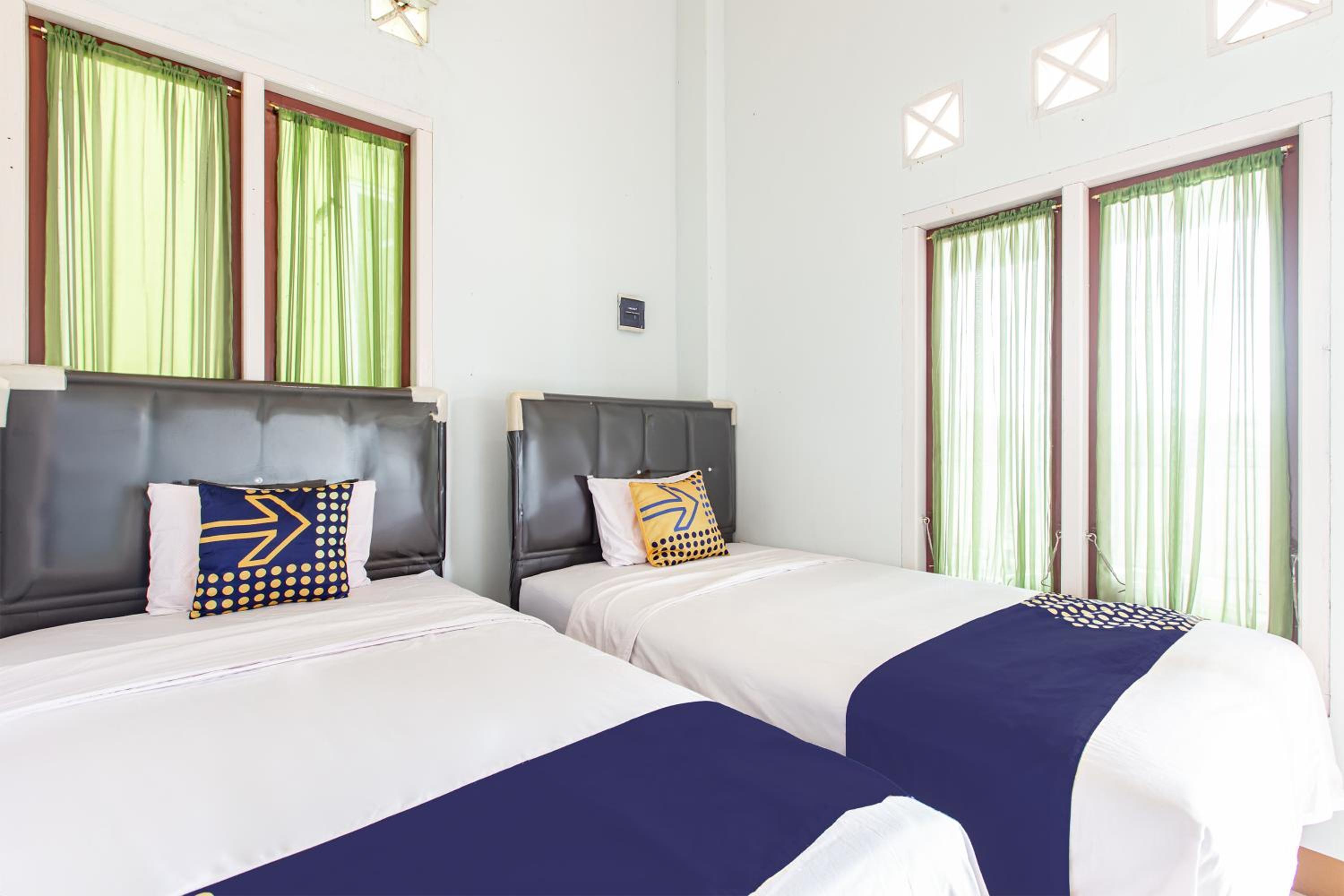 Economy Twin Room photo 3