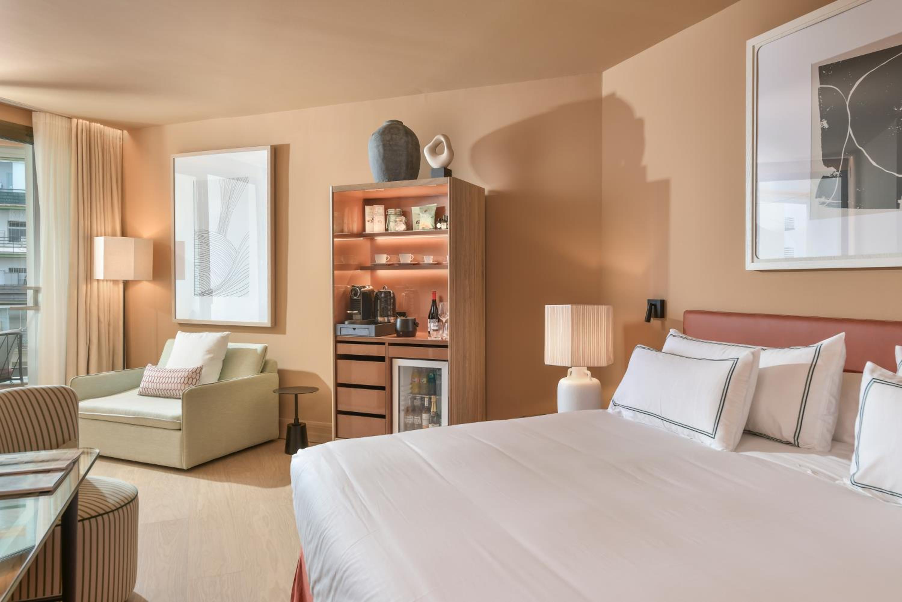 Double Room with Extra Bed and Partial Sea View (2 Adults + 1 Child) thumbnail 6