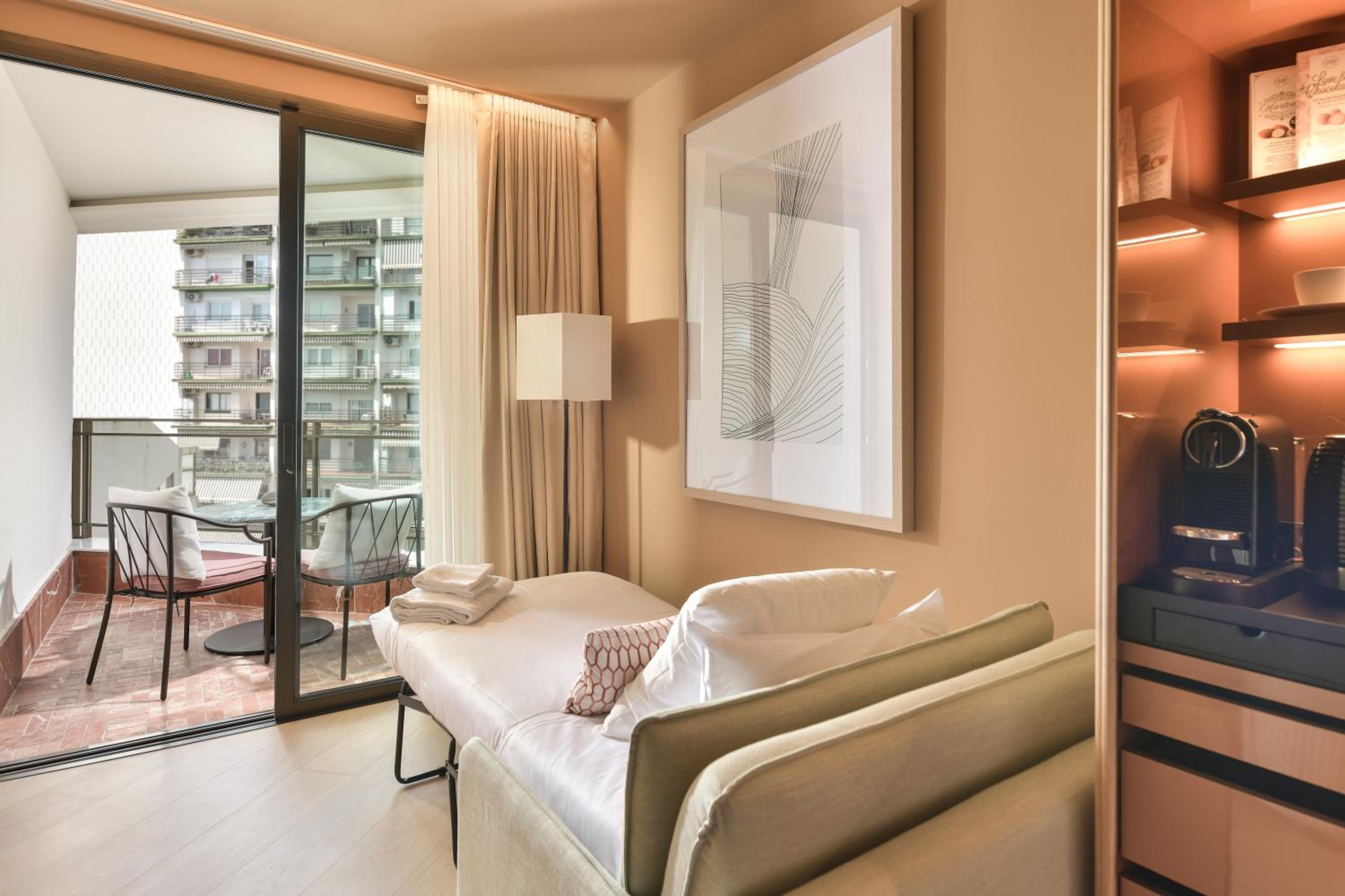 Double Room with Extra Bed and Partial Sea View (2 Adults + 1 Child) thumbnail 5