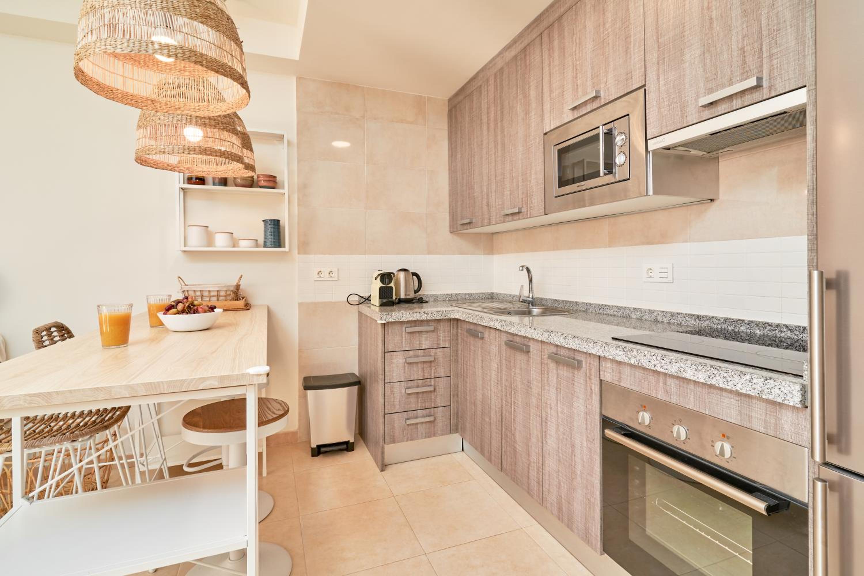 Two-Bedroom Deluxe Apartment with Garden View photo 2